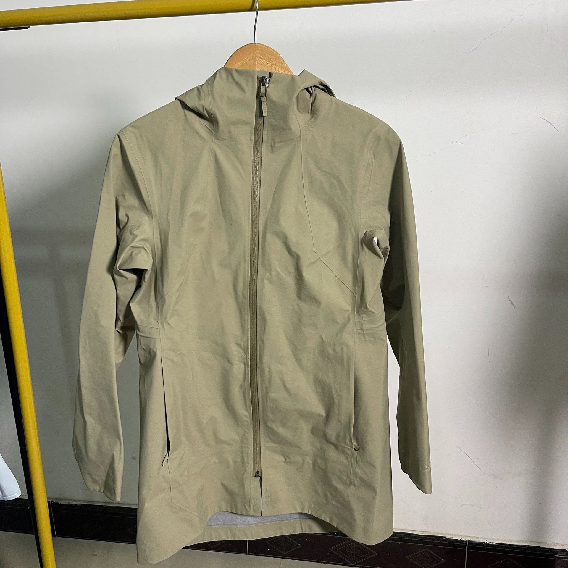 Arc'teryx Arcteryx Women's Hooded Logo Windbreaker Size XS / US 0-2 / IT 36-38 - 1 Thumbnail