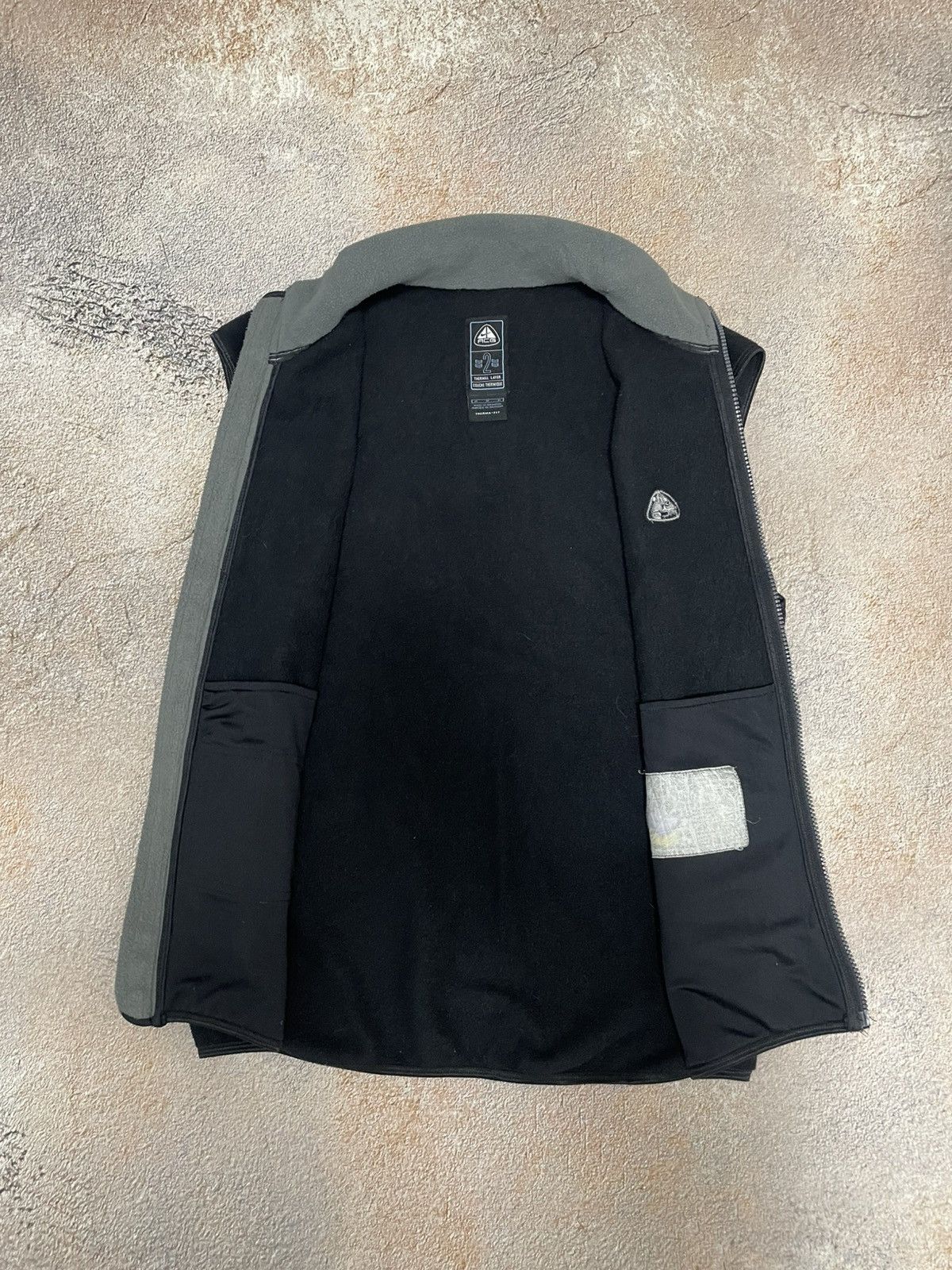 Nike ACG Vintage Nike ACG Therma Fit Black Fleece Vest Size US M / EU 48-50 / 2 - 4 Thumbnail