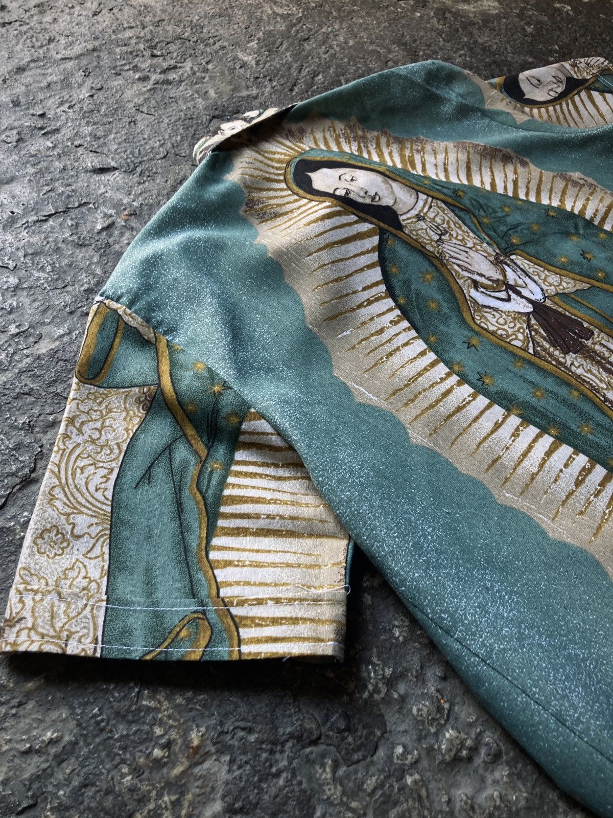 Vintage Virgin Mary / Virgen De Guadalupe Size US L / EU 52-54 / 3 - 12 Thumbnail