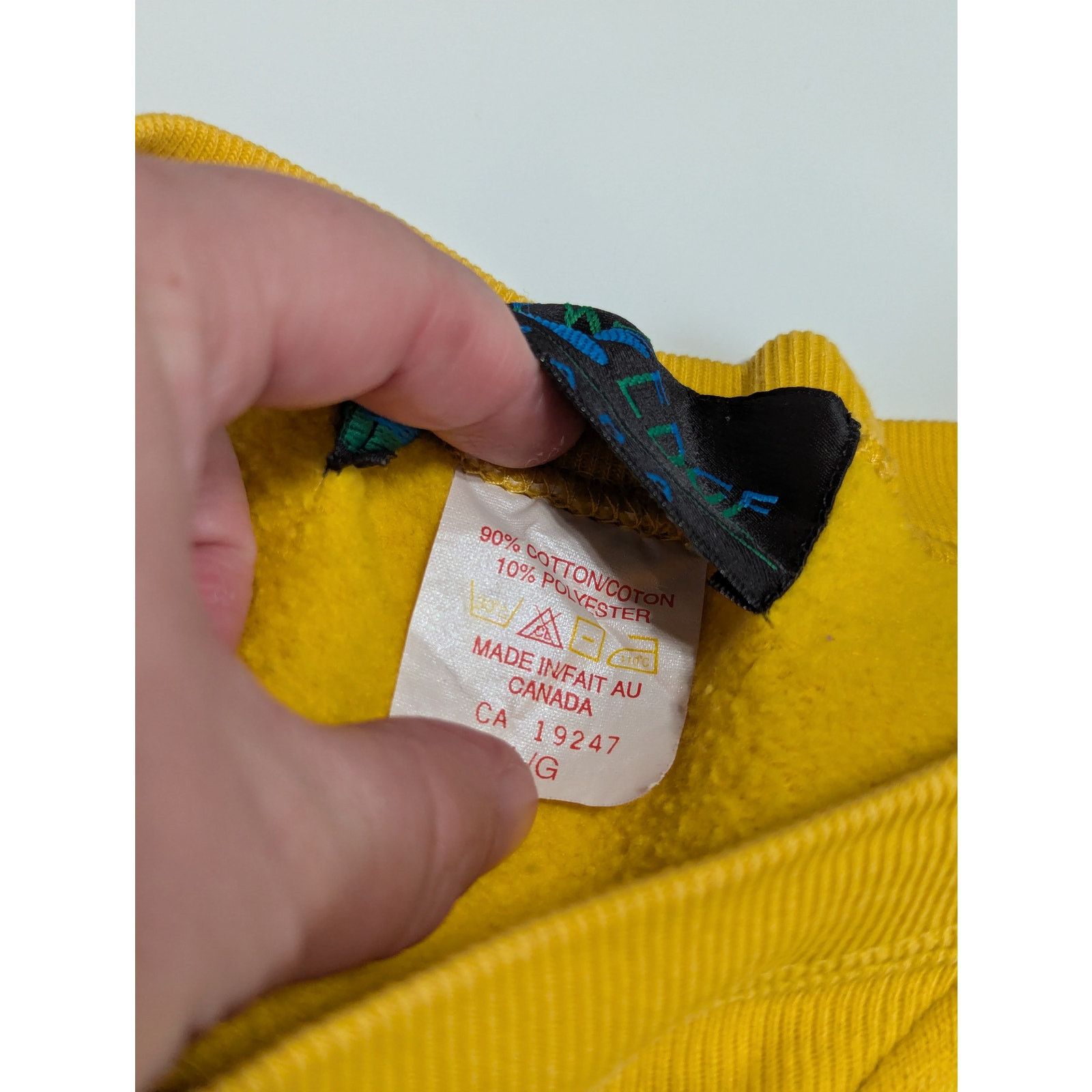 Vintage Vintage Hooters Vancouver Canada Pullover Sweatshirt Yellow Size US L / EU 52-54 / 3 - 4 Thumbnail