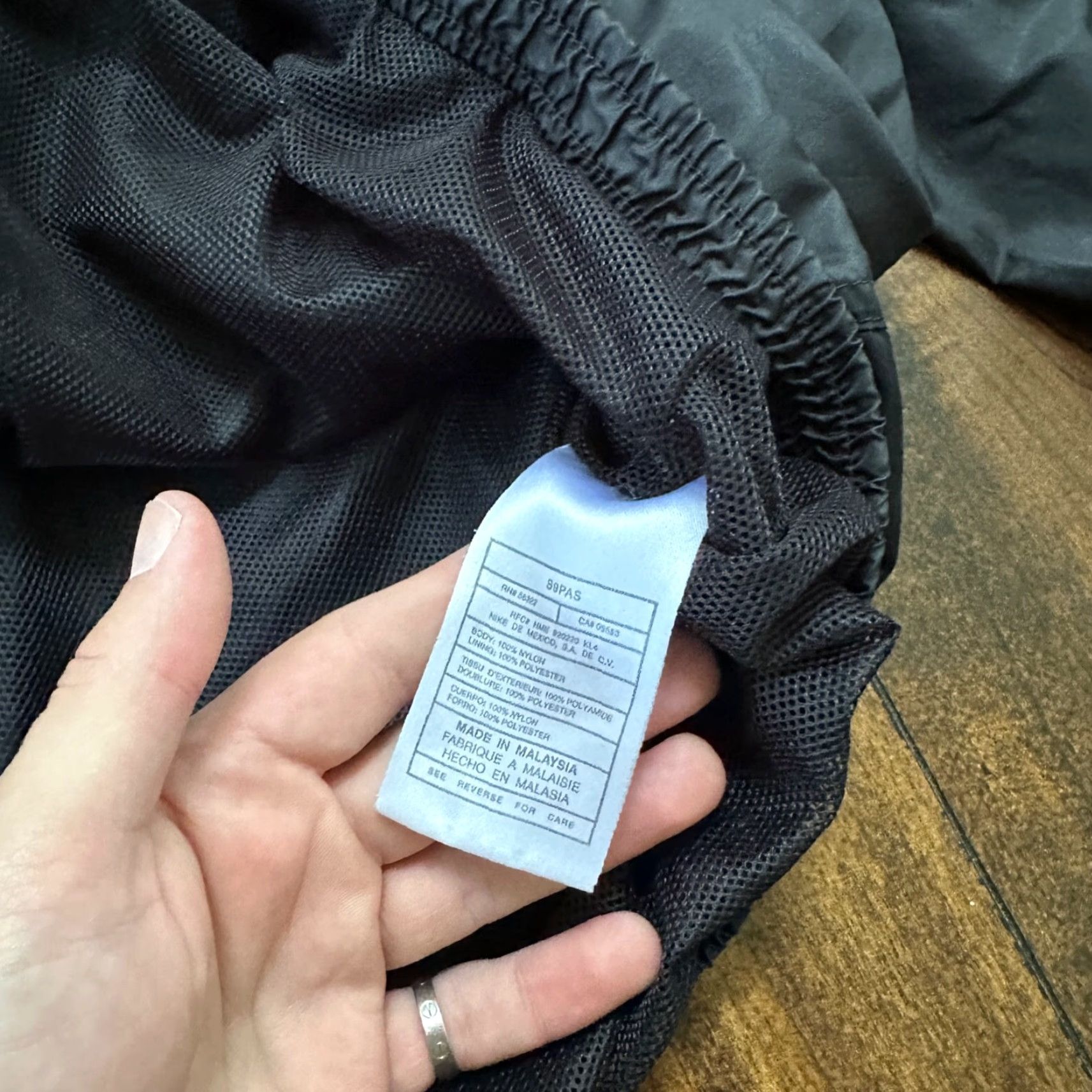 Nike VTG Nike Windbreaker Track Jacket XL Black Basic Simple Flaws Has 90s Size US XL / EU 56 / 4 - 6 Thumbnail