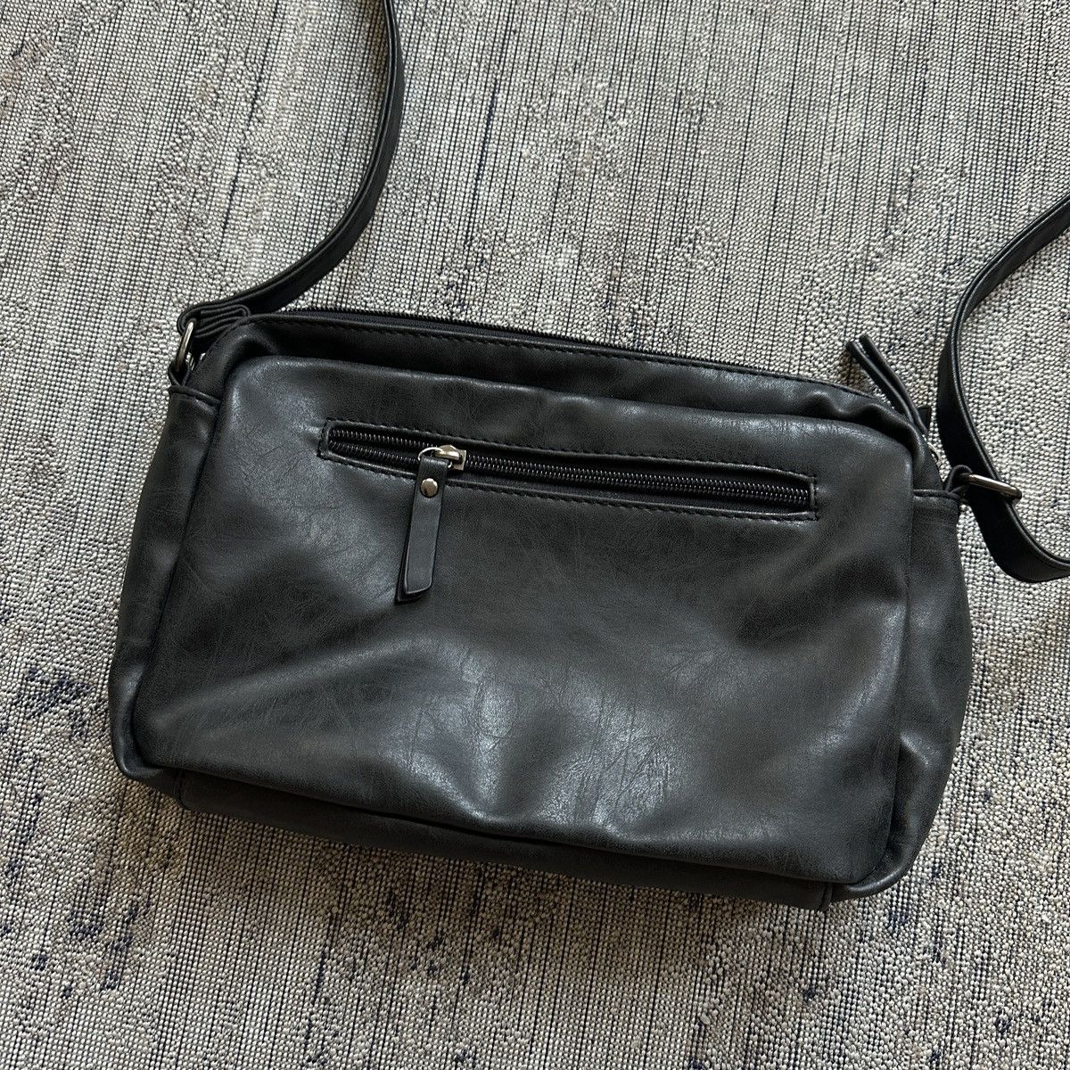 Enrico Bennetti Leather Crossbody Bag