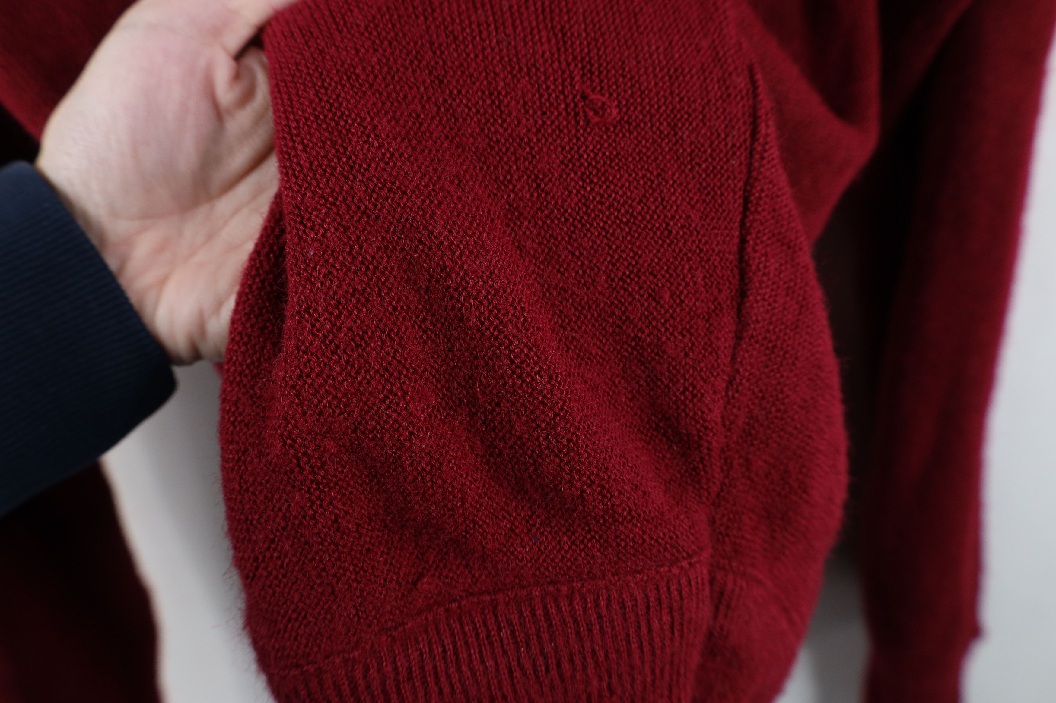 Lacoste Vintage 70s 80s Izod Lacoste Logo V-Neck Sweater Red USA Size US L / EU 52-54 / 3 - 8 Thumbnail