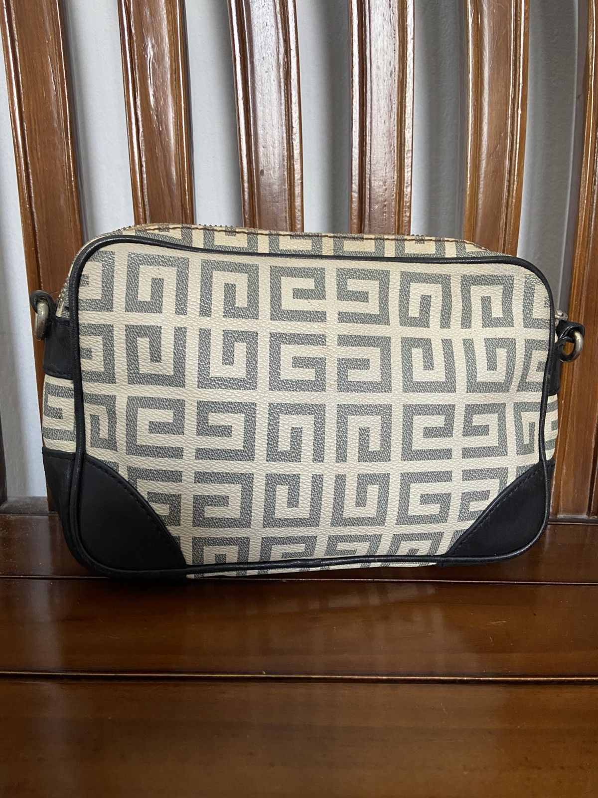 Givenchy Vintage GIVENCHY Monogram Clutch Bag Size ONE SIZE - 3 Thumbnail