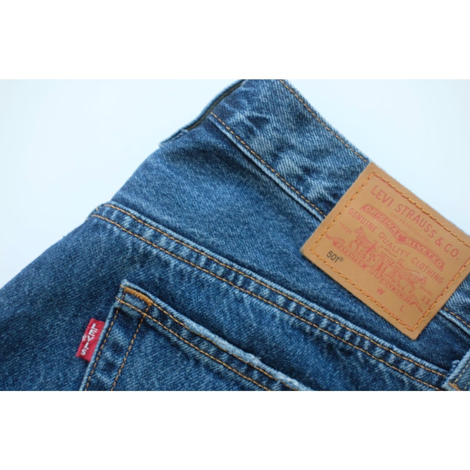 Levi's VINTAGE Levi's 501 Jeans Men's 28x32 Denim Button Fly 90s VTG Y2K Blue Size US 28 / EU 44 - 4 Thumbnail