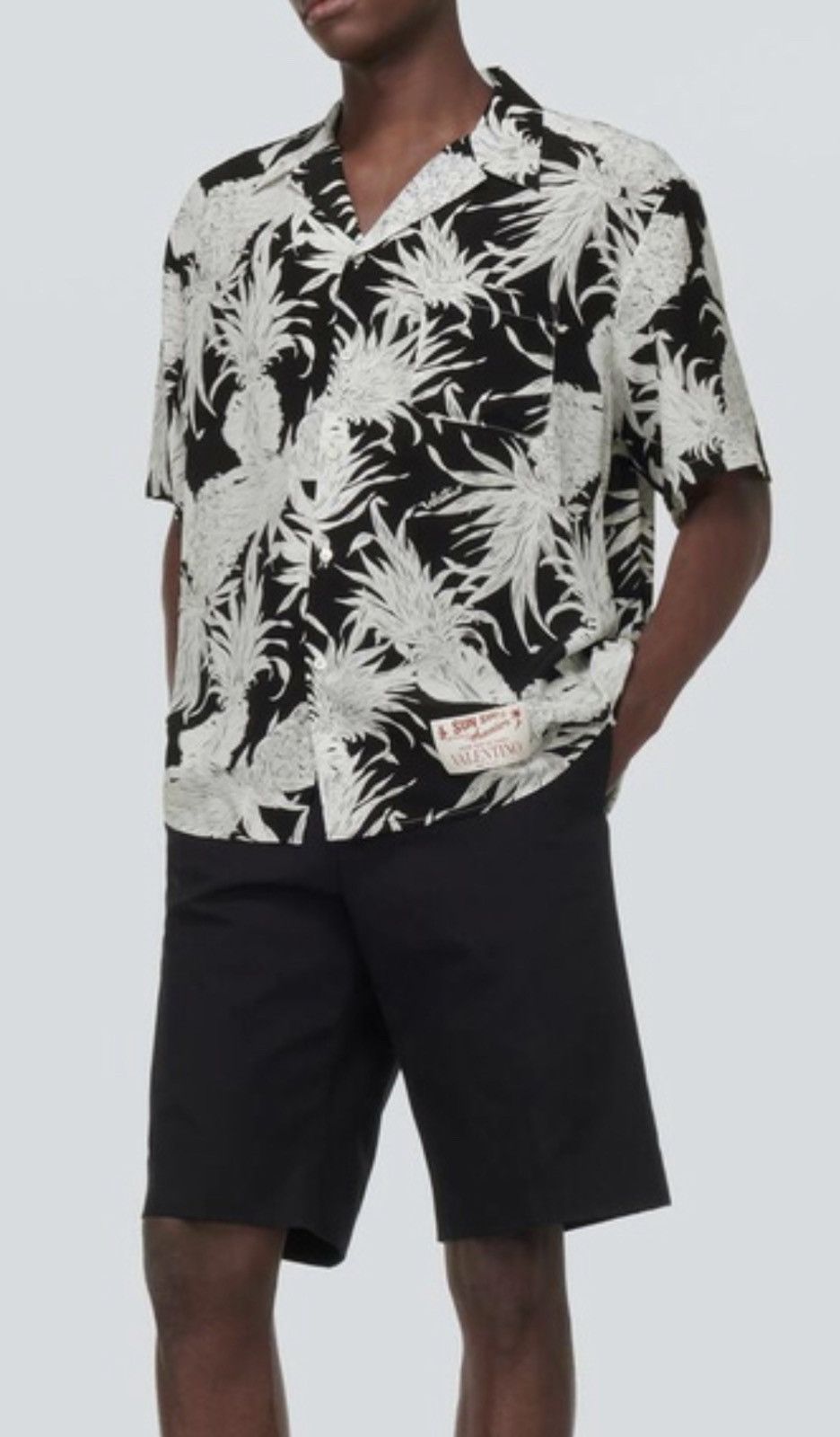 Valentino Pineapple print silk bowling shirt size46 Size US S / EU 44-46 / 1 - 1 Thumbnail