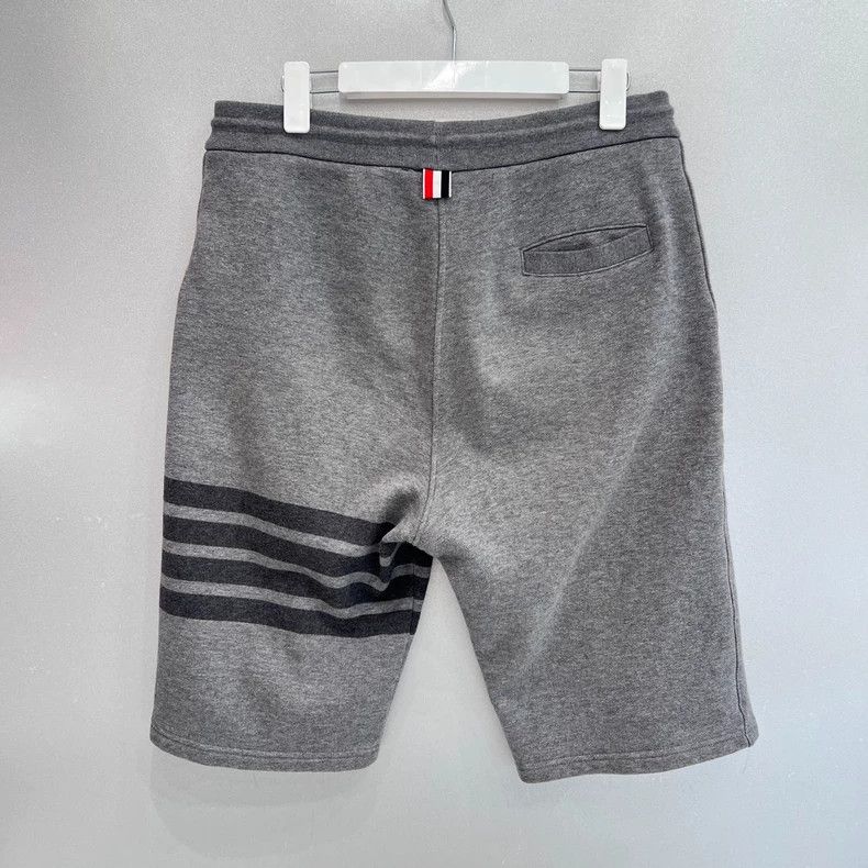 Thom Browne Thom Browne size2 Gray striped shorts Size US 40 / EU 56 - 2 Thumbnail