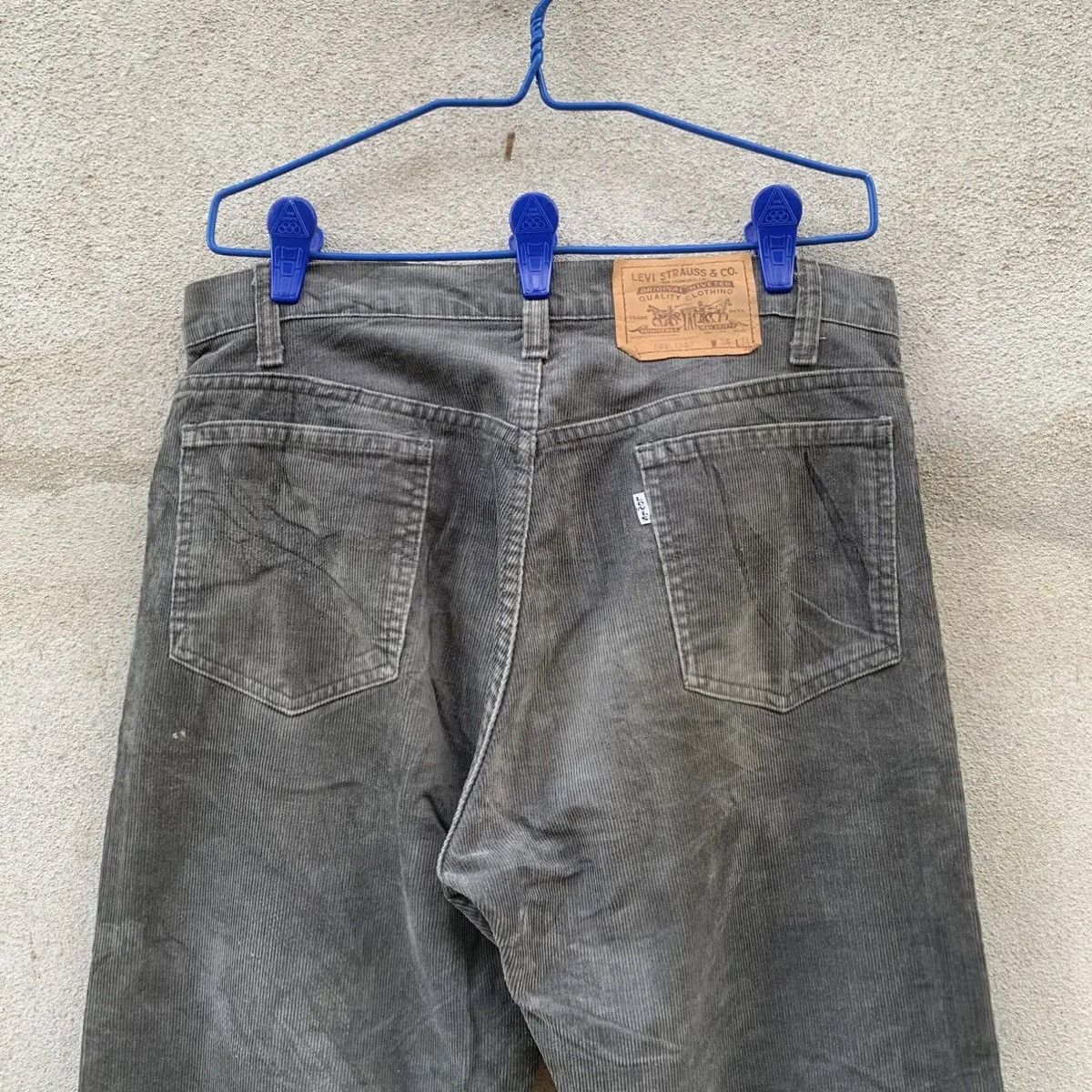 Levi's 1980’s VINTAGE LEVI’S 505 WHITETAB LEVIS CORDUROY FADED PANT Size US 32 / EU 48 - 13 Thumbnail