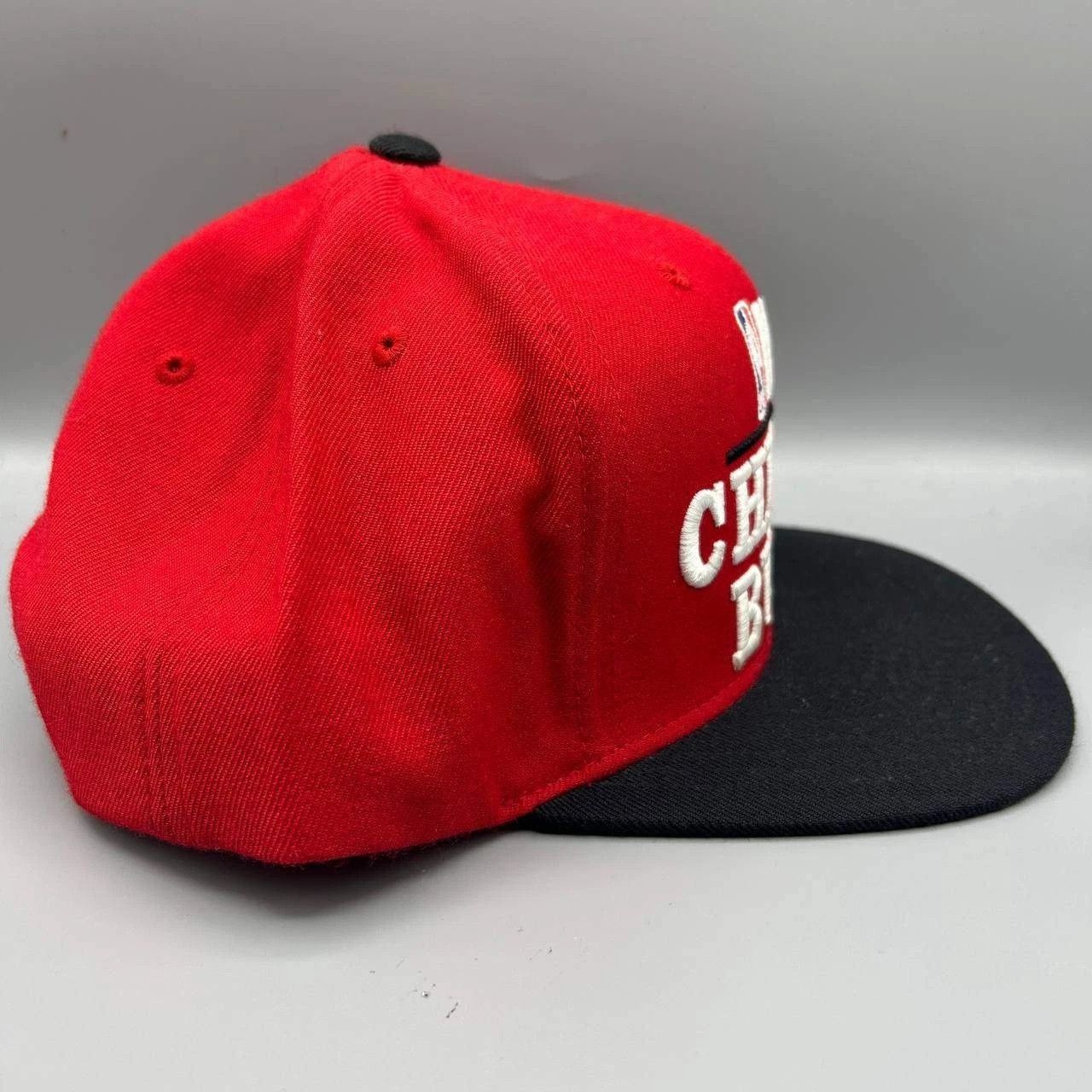 Mitchell & Ness Chicago Bulls Hat Men Red Black NBA Snap Back Cap Wool Size ONE SIZE - 4 Thumbnail