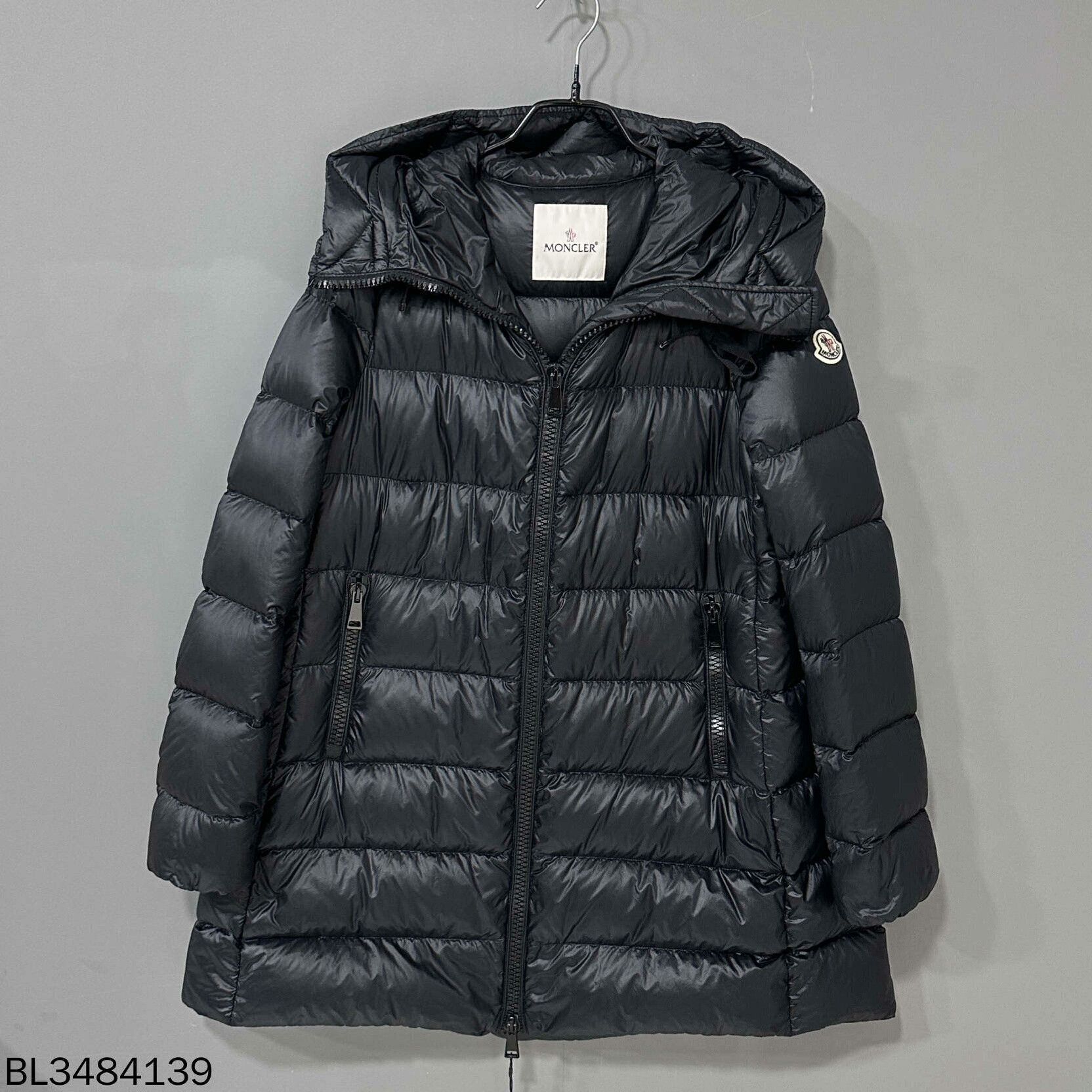 Moncler Moncler Down Black Down Jacket L Women Size L / US 10 / IT 46 - 1 Thumbnail