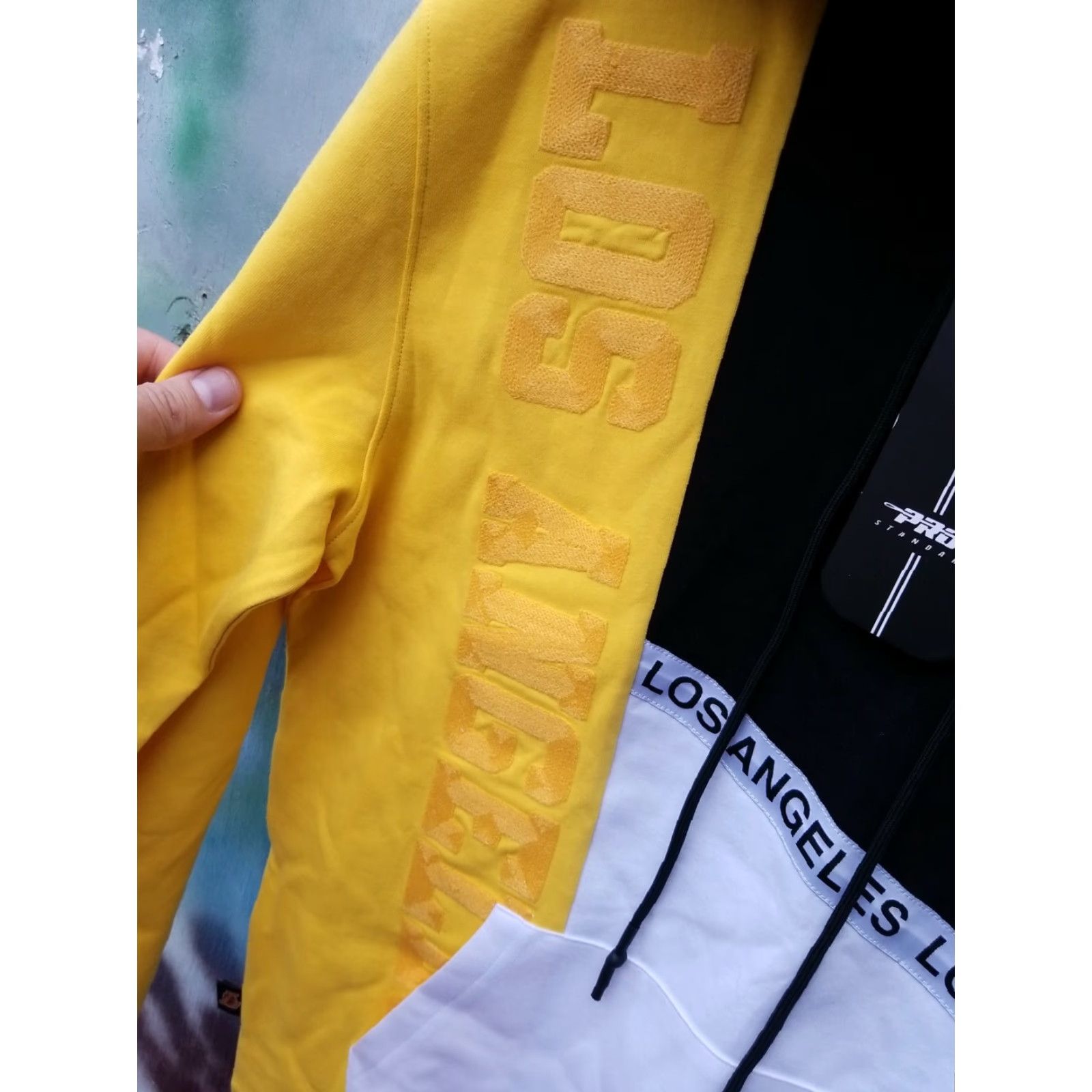 Pro Standard Pro Standard Lakers Logo Sweatshirts And Hoodies Men L Black 100% Cotton ALL OVER PRINT NFL? NBA? (deadstock) Size US L / EU 52-54 / 3 - 4 Thumbnail