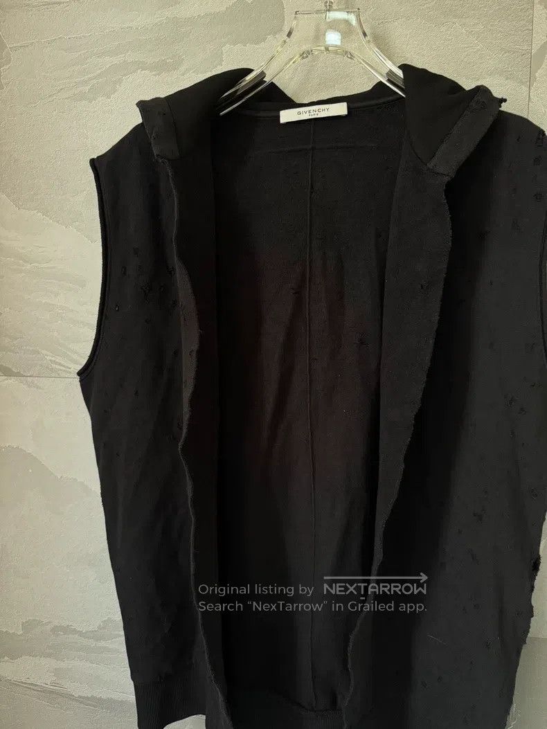 Givenchy Givenchy Hooded sweatshirt with holes and damage in black Size US S / EU 44-46 / 1 - 4 Thumbnail