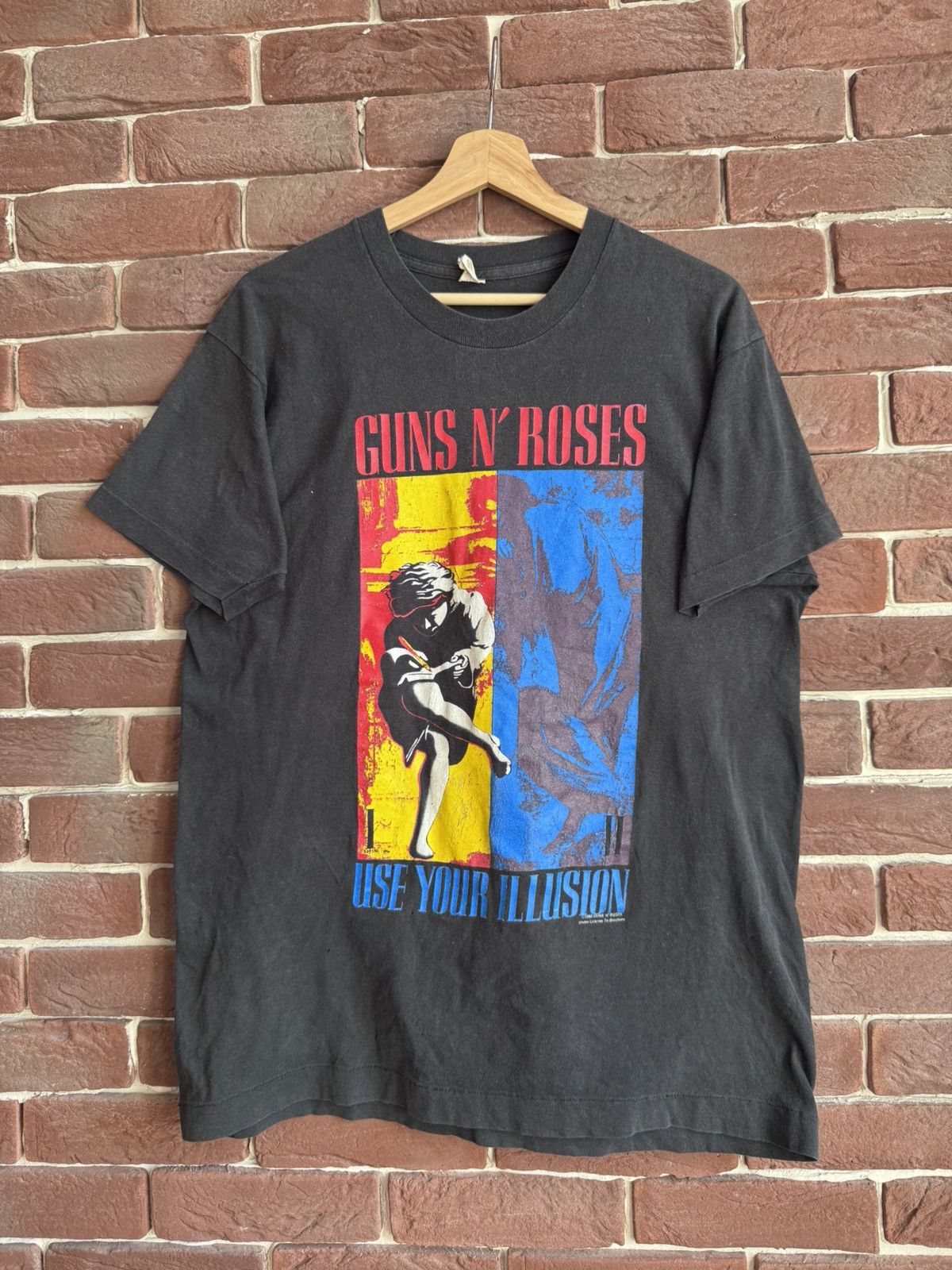 Band Tees VINTAGE 90s GUNS N ROSES USE YOUR ILLUSION TOUR BAND TSHIRT Size US XL / EU 56 / 4 - 1 Thumbnail