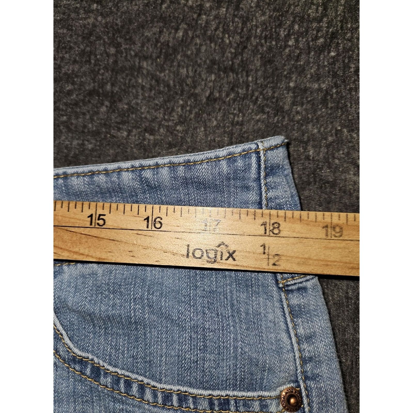 Old Navy VINTAGE Old Navy Shorts Womens 14 Denim Blue Light 00s Low Rise Double Button 3.5 Inseam Cotton Polyester Distressed? Size 36" / US 14 / IT 50 - 6 Thumbnail
