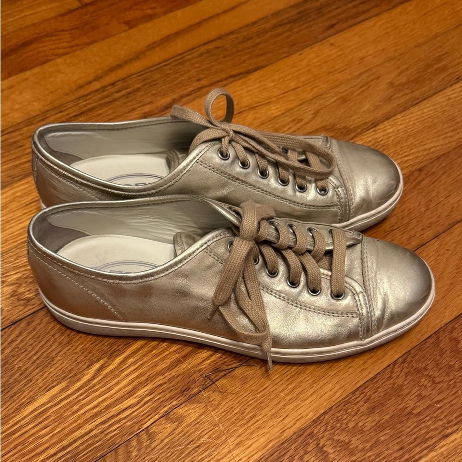 Tod's TODS Metallic Gold Sneakers‎ in size 39 Size US 8.5 / IT 38.5 - 1 Thumbnail
