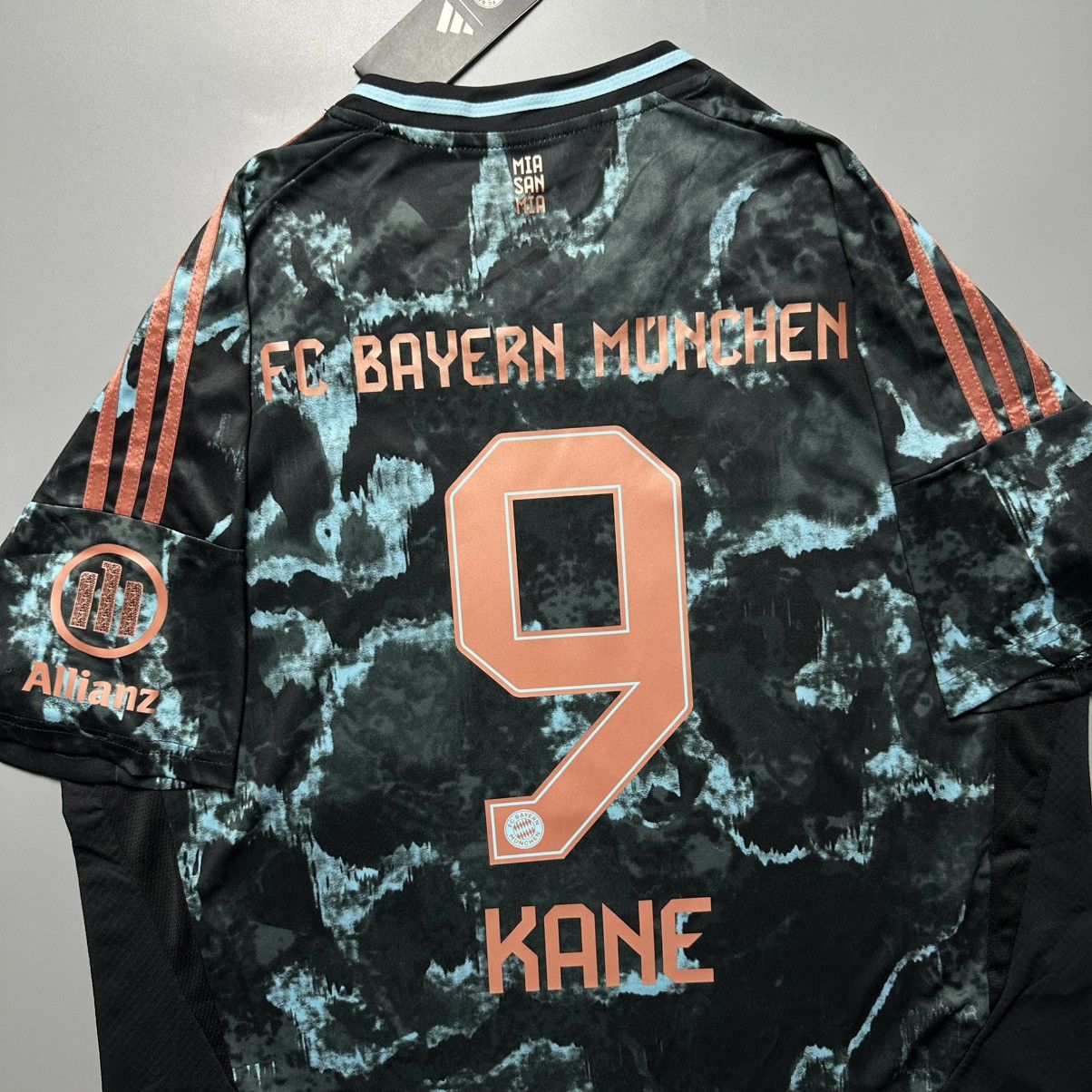 Vintage BAYERN ADIDAS 2024/2025 FOOTBALL AWAY JERSEY #9 KANE Size US XL / EU 56 / 4 - 10 Thumbnail