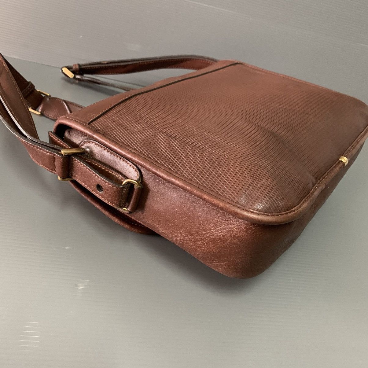 Gucci Gucci Vintage Leather Slingbag Size ONE SIZE - 7 Thumbnail