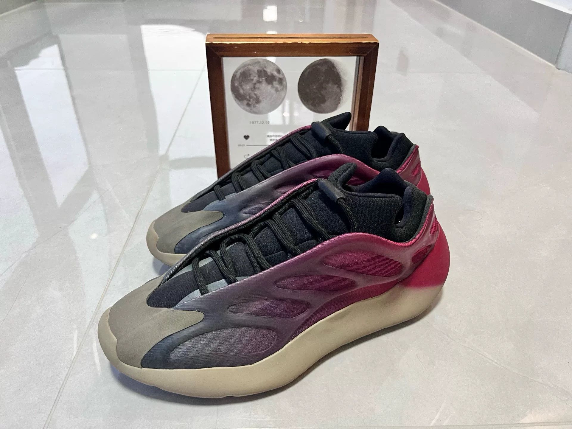 Adidas Adidas YEEZY700 Gradient Multi Lowtop Sneakers 9 Men Size US 9 / EU 42 - 1 Thumbnail