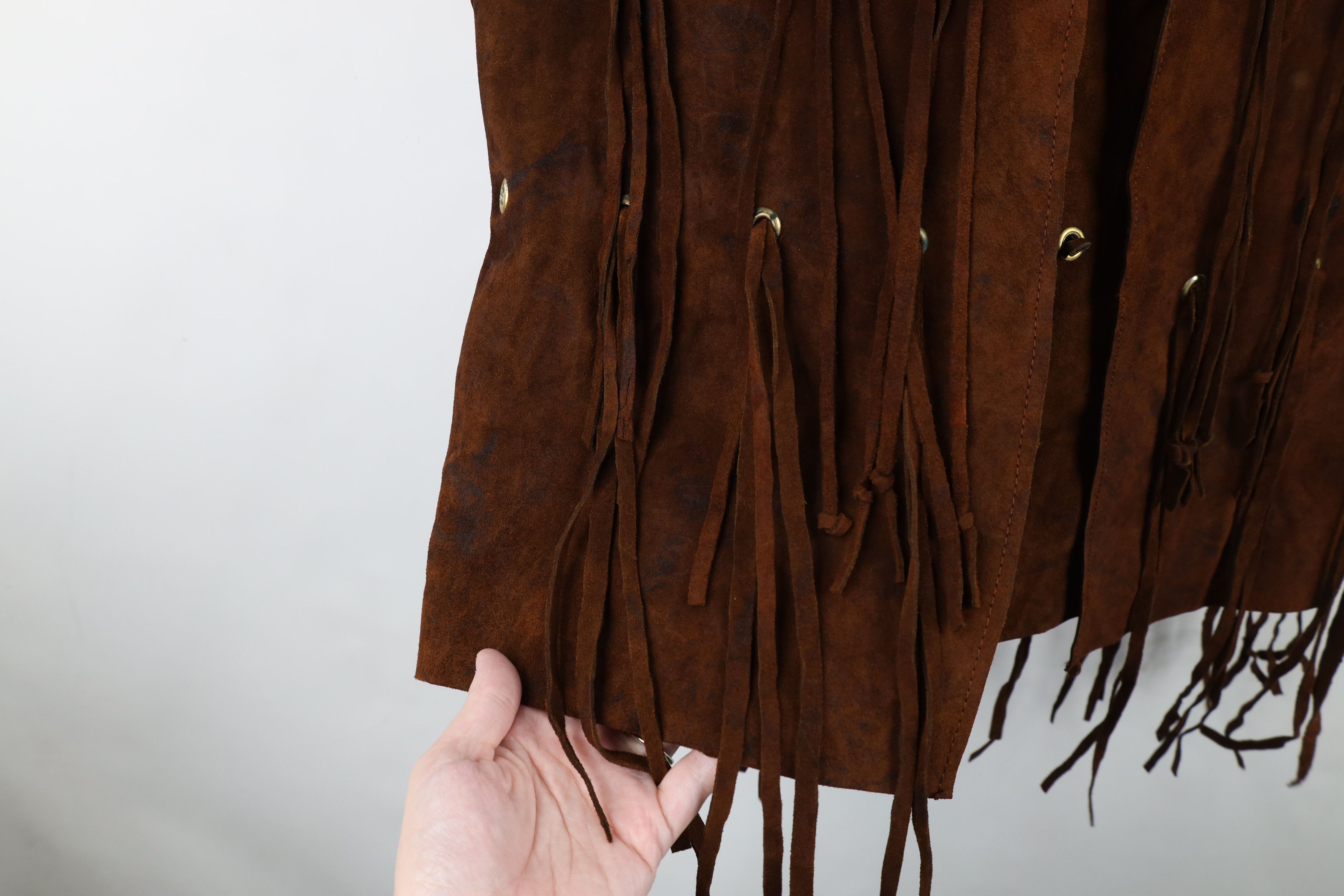 Vintage Vintage 60s 70s Boho Chic Fringed Suede Leather Vest USA Size L / US 10 / IT 46 - 7 Thumbnail