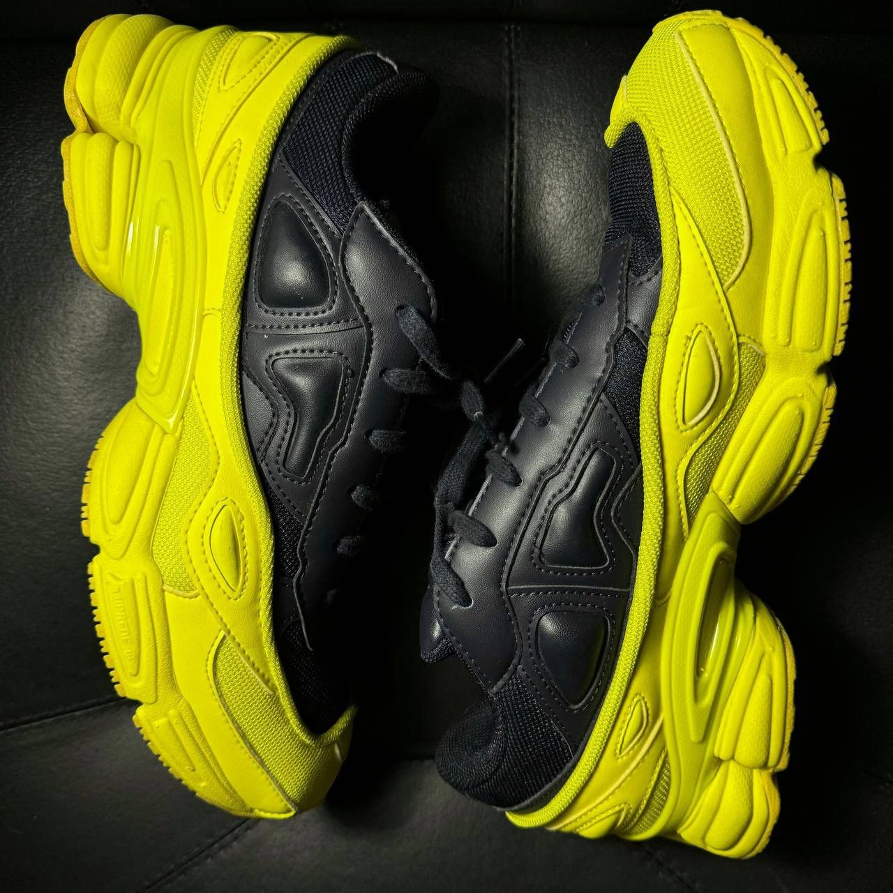 Adidas × Raf Simons 9us Adidas Raf Simons Ozweego Yellow FW18 Size US 9 / EU 42 - 7 Thumbnail