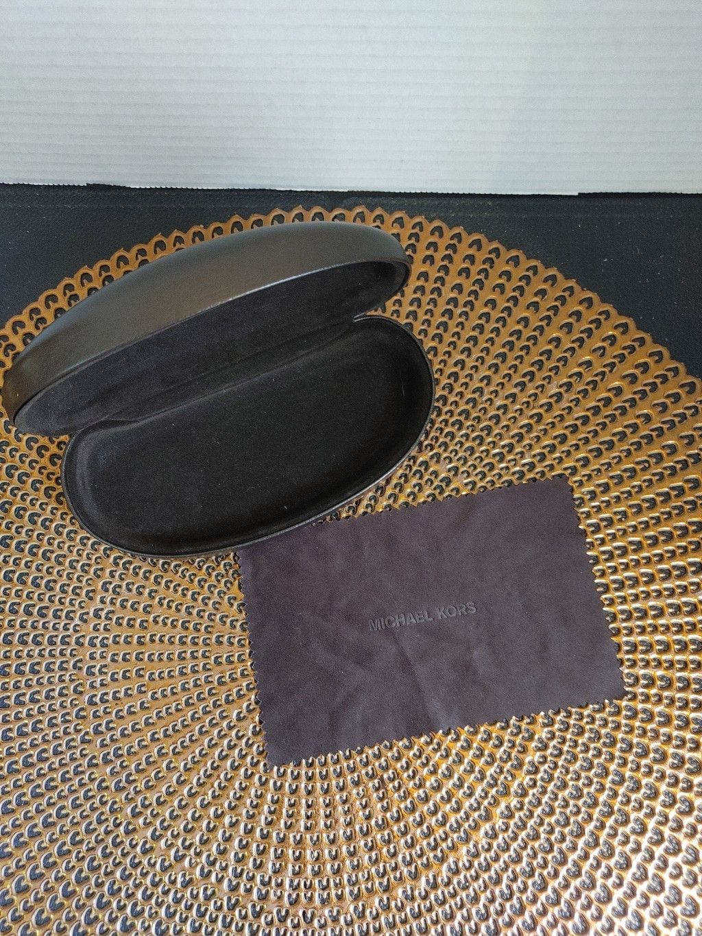 Michael Kors Michael Kors leather clamshell glasses Size ONE SIZE - 4 Thumbnail