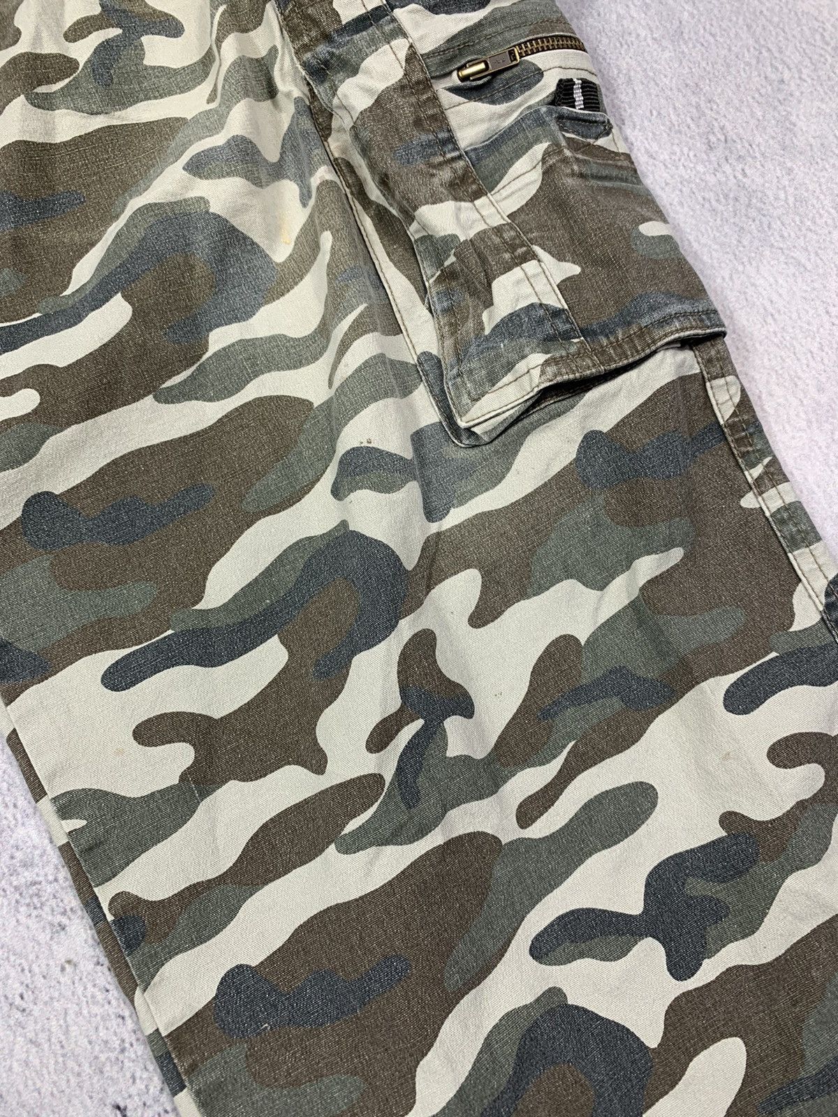 Japanese Brand × Vintage Vintage Japanese faded cargo camo military trouser size 36 Size US 36 / EU 52 - 4 Thumbnail