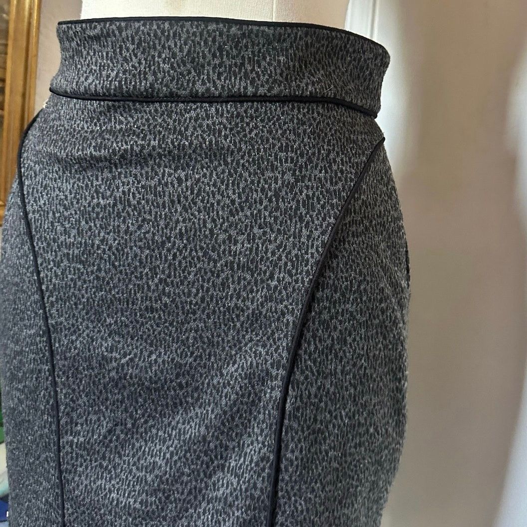 Forever 21 forever 21 gray black leopard print midi skirt Size 30" / US 8 / IT 44 - 2 Thumbnail