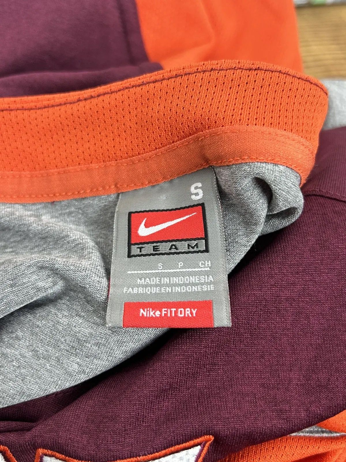 NFL 00s Vintage Nike Virginia Tech VT Sportswear Long Sleeve Size US S / EU 44-46 / 1 - 10 Thumbnail