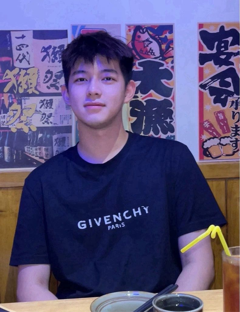Givenchy Givenchy Black Shattered Letter Logo Short Sleeve m Size Size US M / EU 48-50 / 2 - 8 Thumbnail