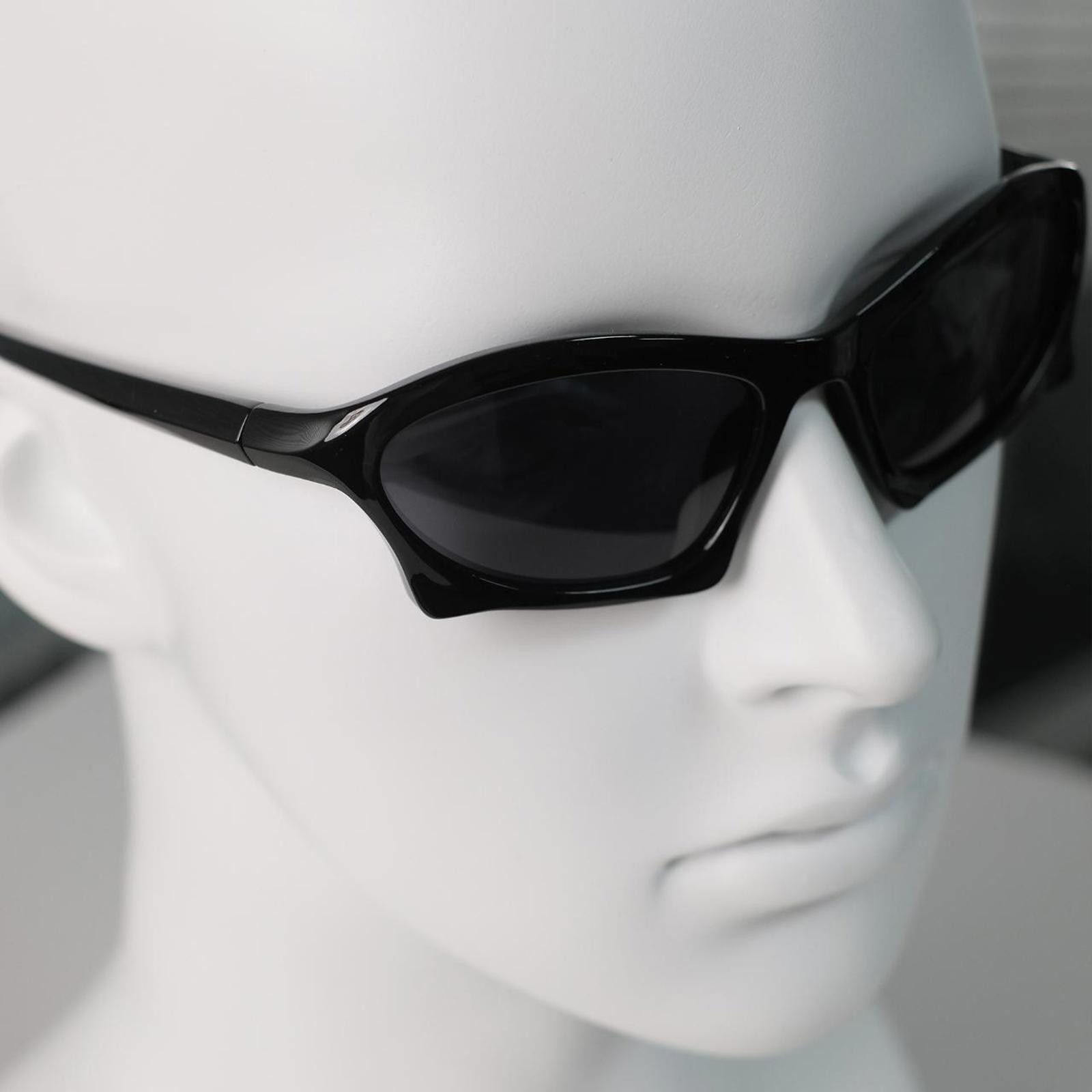 Japanese Brand Y2k Avant Garde Futuristic Black Sunglasses Unisex Size ONE SIZE - 4 Thumbnail