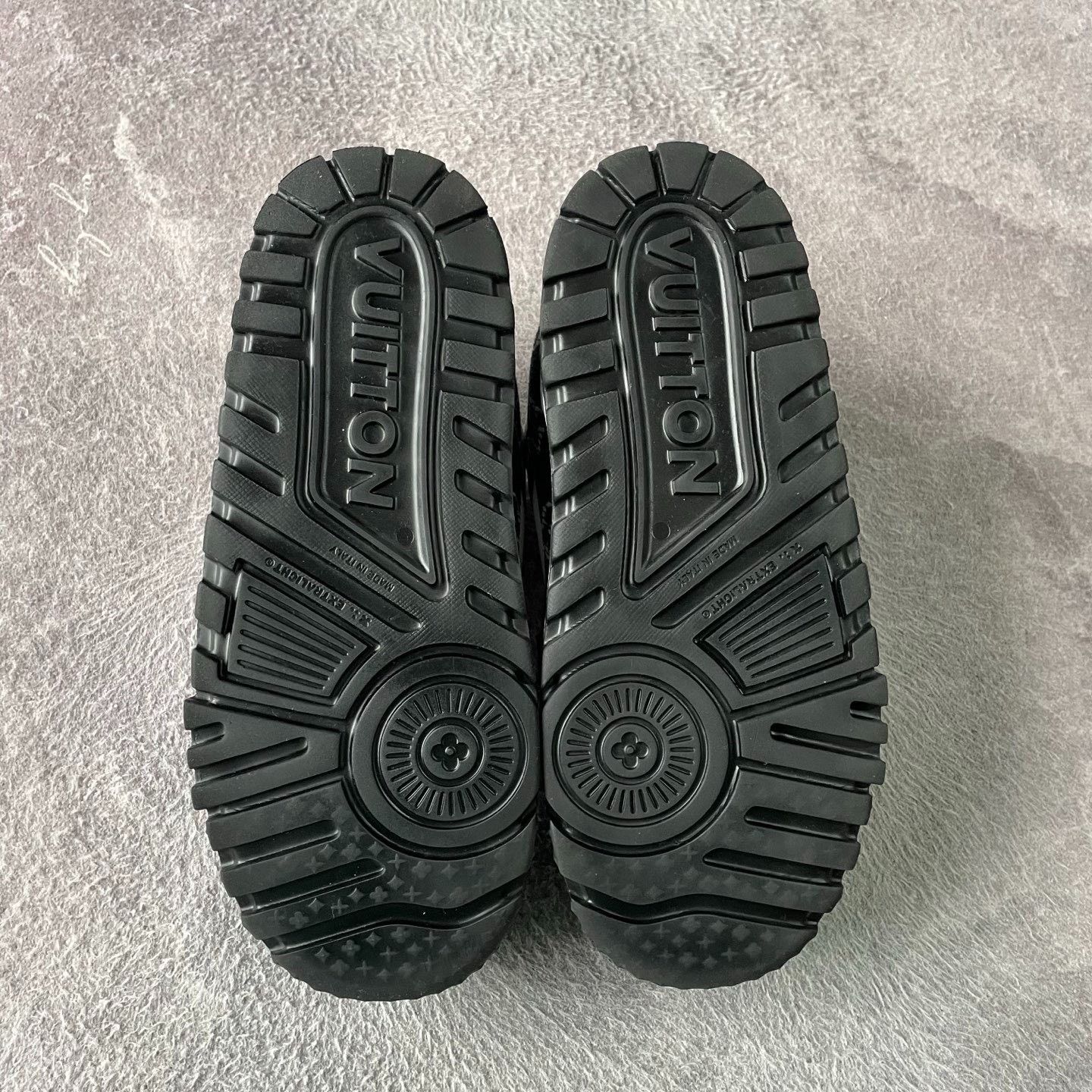 Louis Vuitton Louis Vuitton Trainer Maxi Black White Denim Size US 9.5 / EU 42-43 - 4 Thumbnail