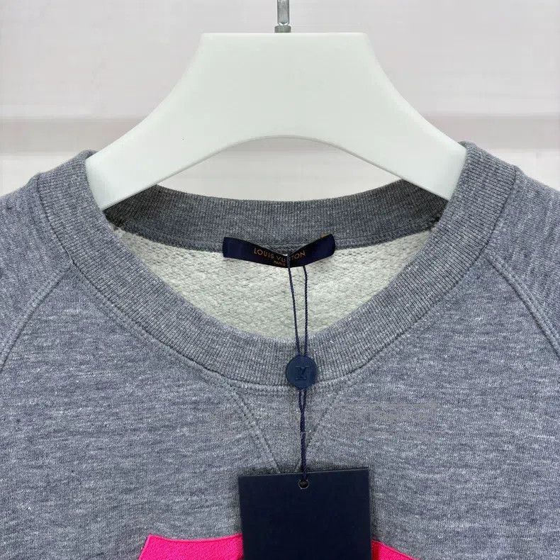 Louis Vuitton Louis Vuitton Grey Pink V logo Sweatshirt Size US L / EU 52-54 / 3 - 3 Thumbnail