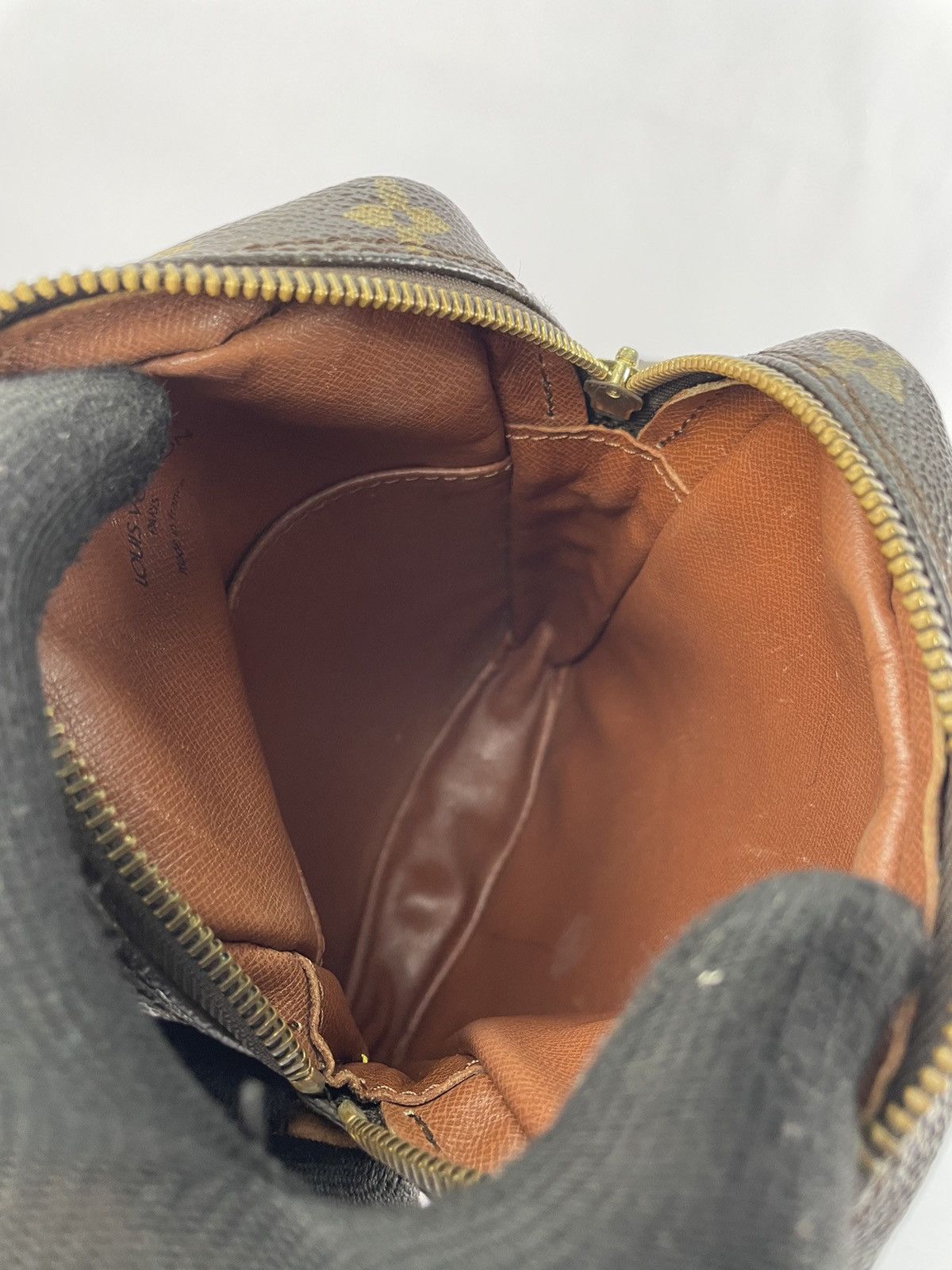 Louis Vuitton Authentic Louis Vuitton Danube Crossboday bag monogram Size ONE SIZE - 17 Thumbnail
