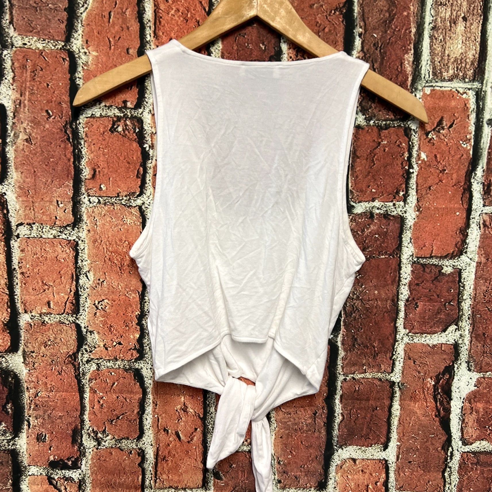 Aritzia Aritzia Babaton Jeronimo Tie Front Knot Tank Size Small White Size S / US 4 / IT 40 - 3 Thumbnail