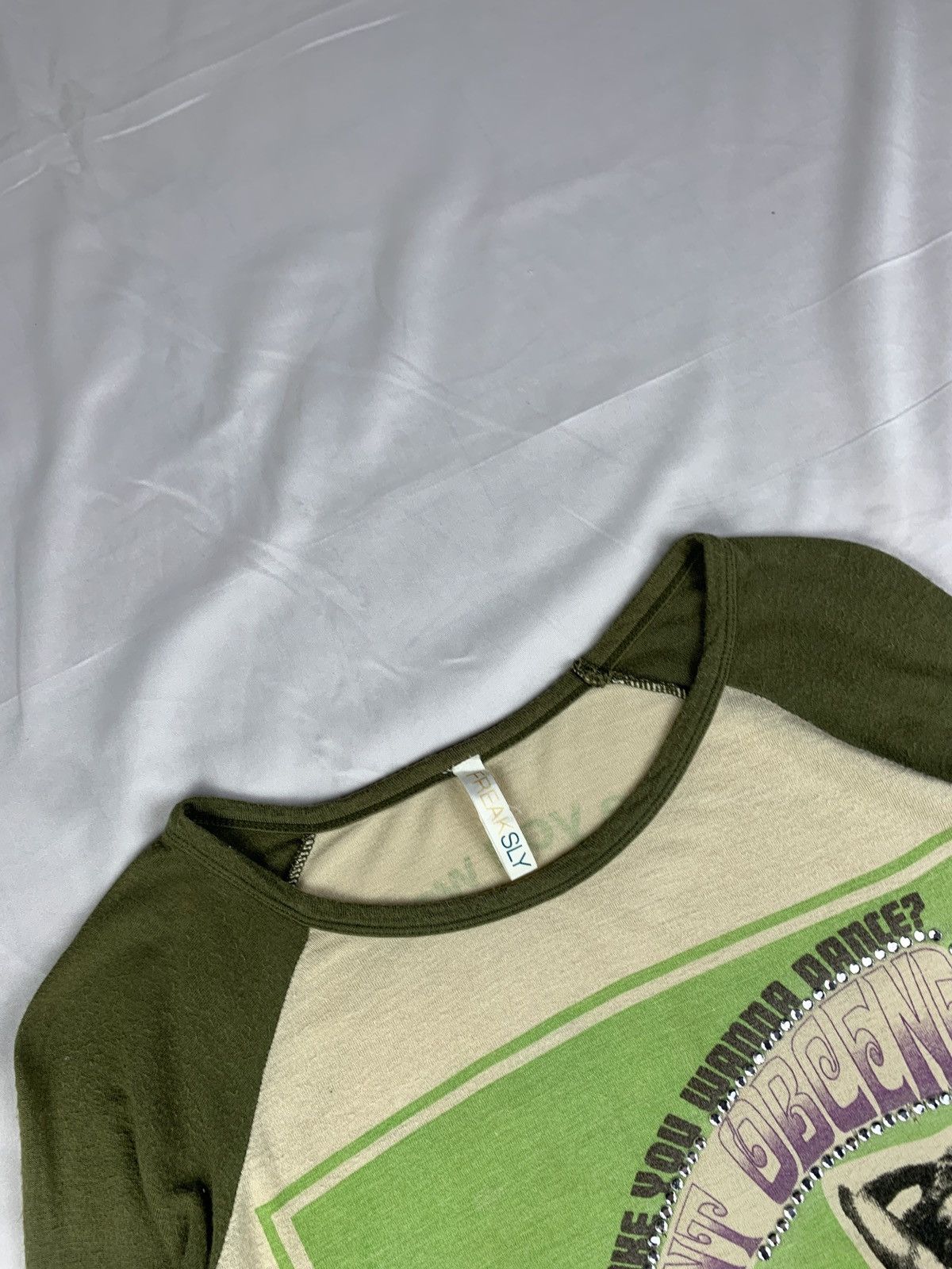 SLY Trash 2000s FREAKSLY Multicolor N*de Girl Graphic Raglan Top Size M / US 6-8 / IT 42-44 - 8 Thumbnail