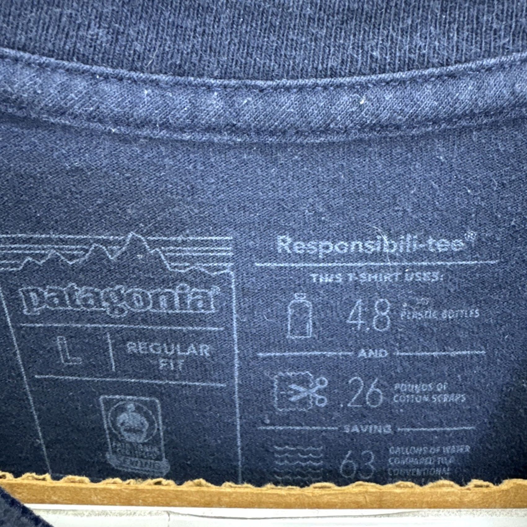 Patagonia Patagonia Shirt Mens Large Navy Blue P-6 Logo Graphic T-shirt Short Sleeve Blue Cotton Polyester Crew Neck Men’s Regular Size US L / EU 52-54 / 3 - 3 Thumbnail