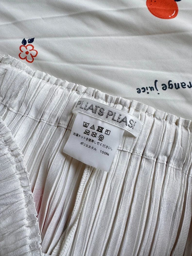 Issey Miyake Issey Miyake size:2 White pleated trousers Size 31" - 8 Thumbnail