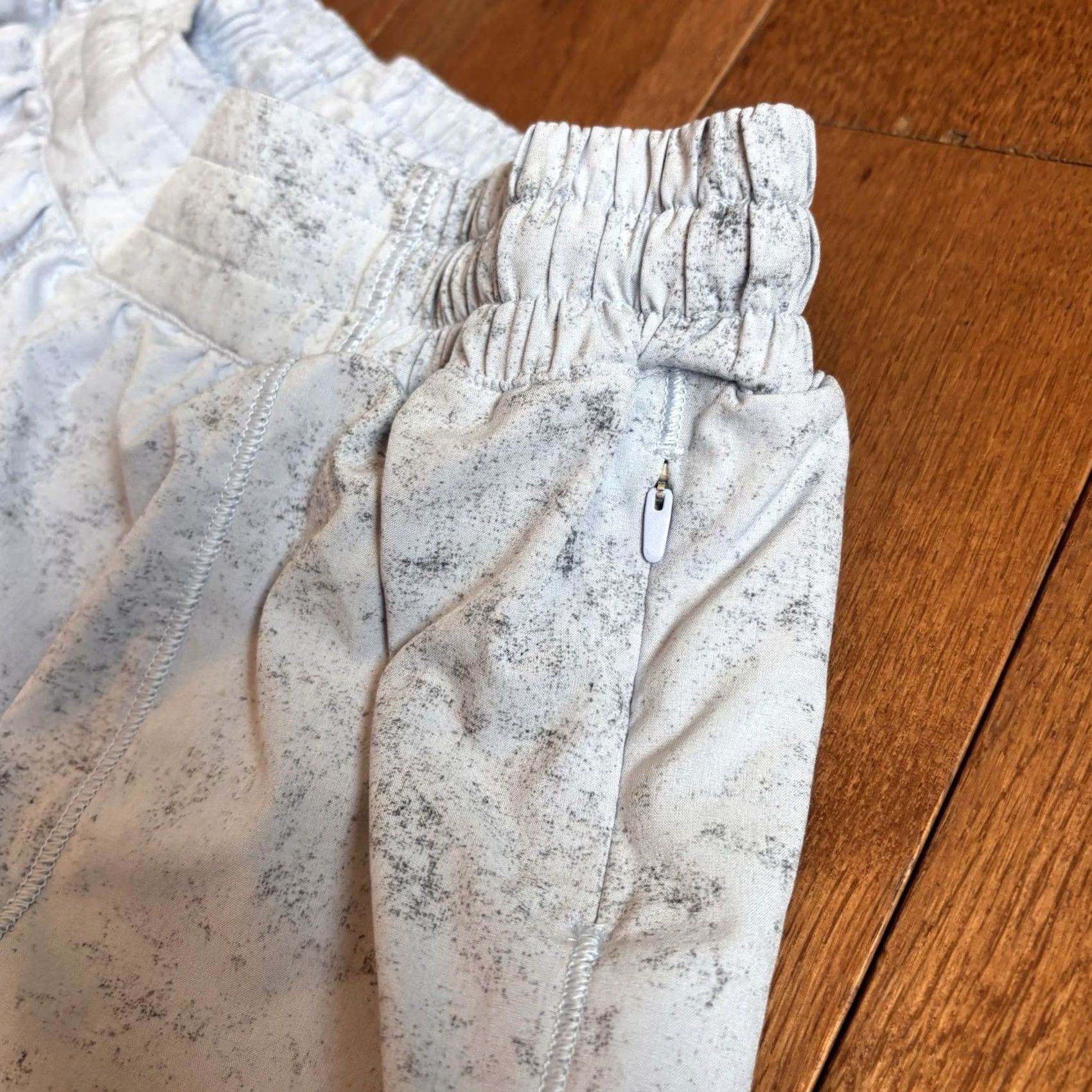 Lululemon VINTAGE Womens Lululemon Hotty Hot Low-Rise Lined Short 4" Gravel Dust Pastel Blue sz 12 Size 34" / US 12 / IT 48 - 6 Thumbnail