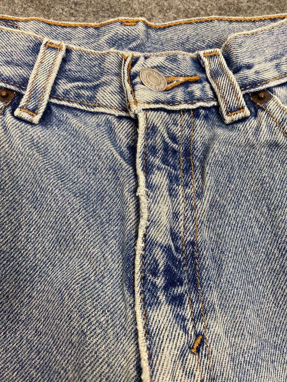 Levi's vintage levis 550 relaxed fit lightwash denim Size US 27 - 11 Thumbnail
