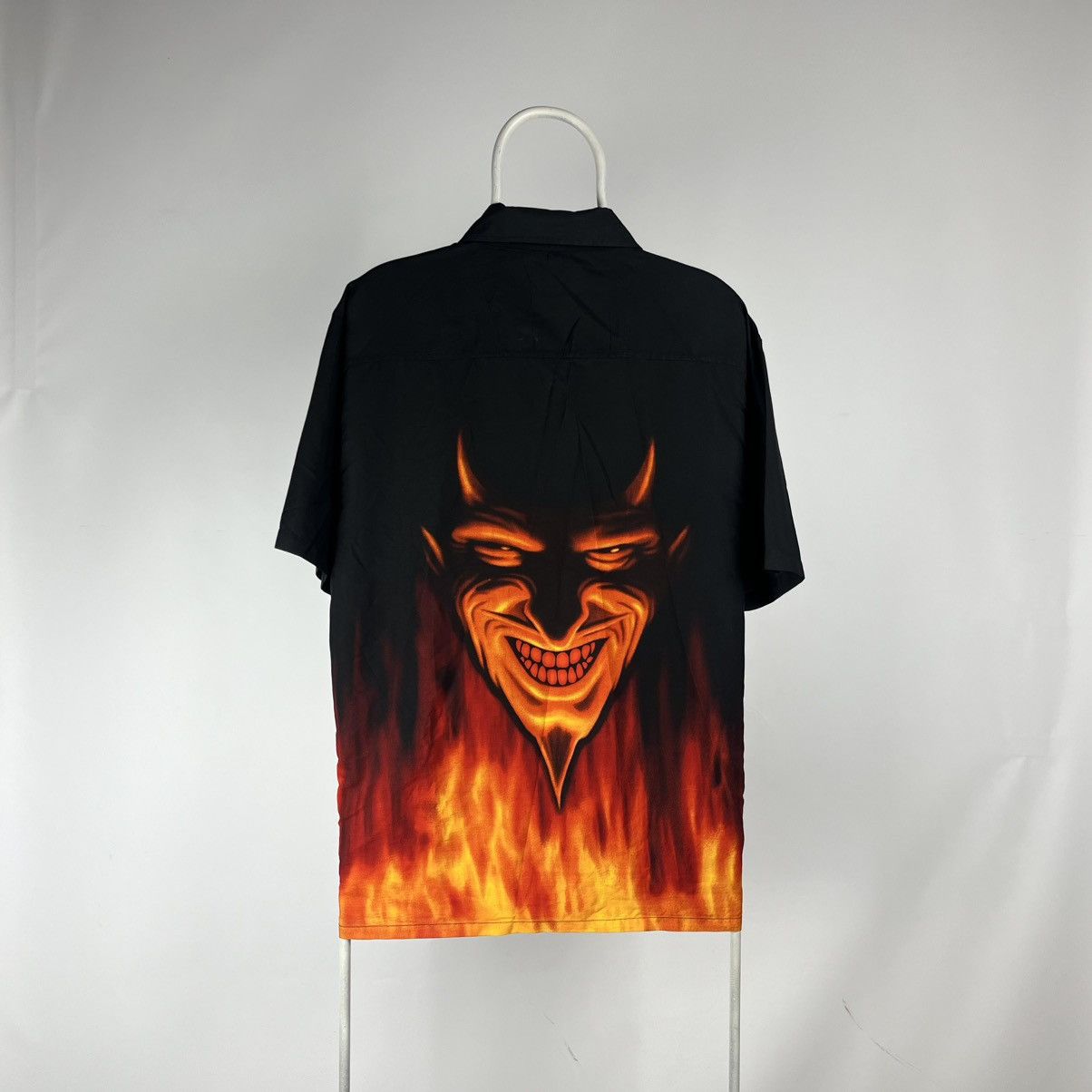 Band Tees red devil satana shirt Hawaiian size XLarge Size US XL / EU 56 / 4 - 2 Thumbnail