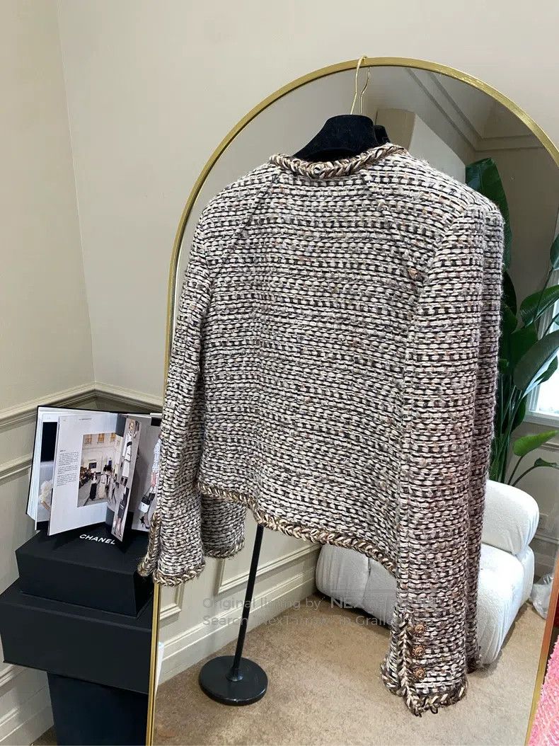 Chanel Chanel 18-year-old forest series beige round-neck jacket Size XS / US 0-2 / IT 36-38 - 2 Thumbnail