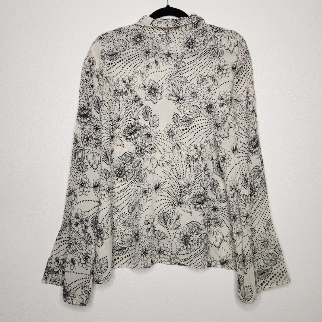 Vintage VINTAGE Apt 9 Boho Fairy Black White Accordion Button Shirt Emo Office Siren Shirt Size ONE SIZE - 5 Thumbnail