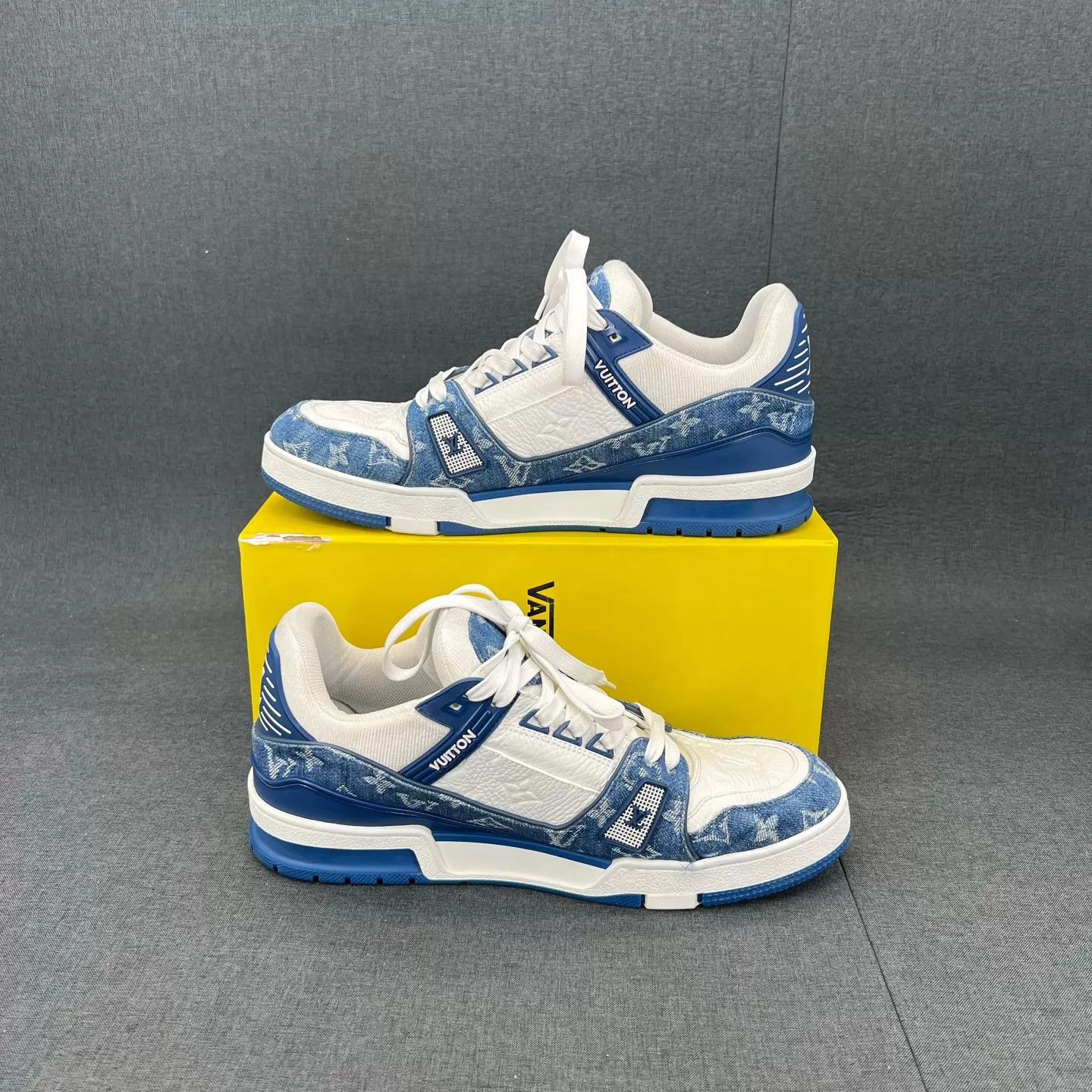 Louis Vuitton lv trainer white blue denim 9 original box Size US 10 / EU 43 - 7 Thumbnail