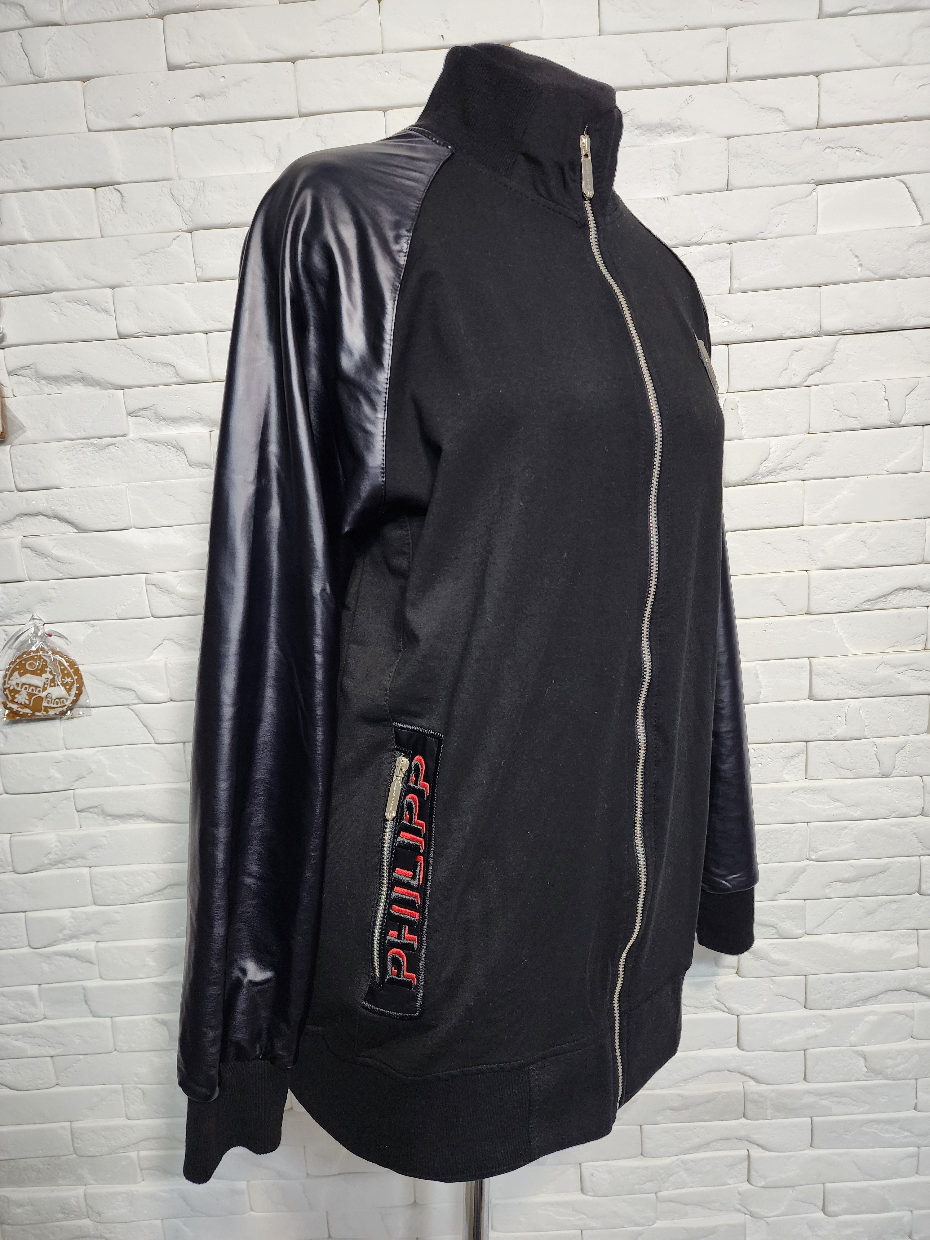 Uniqlo Men's Black Jacket: Zippered Pockets. Size US L / EU 52-54 / 3 - 4 Thumbnail