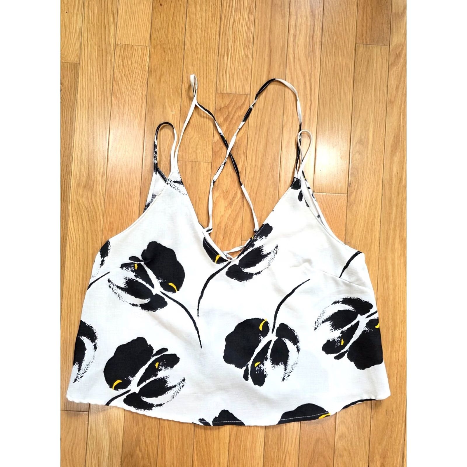 Vintage Cami Crop Top Women's OS White Black Floral Sleeveless V-Neck Crisscross Back Tank Cropped Summer Lightweight Polyester Size ONE SIZE - 2 Thumbnail