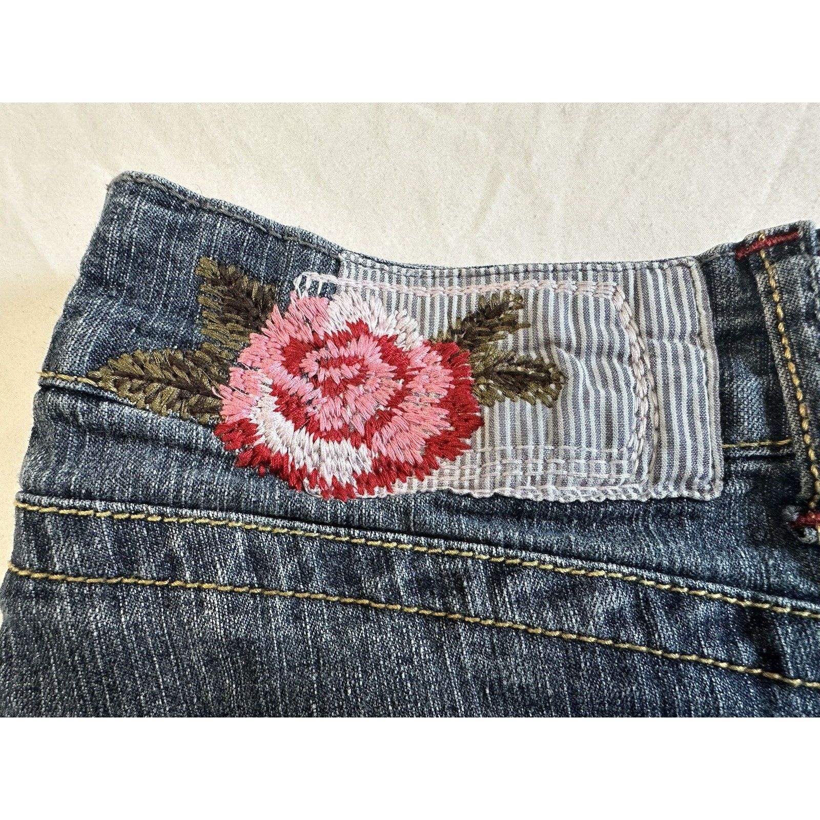 Other Blue Epic Embroidered Flower 6 Blue Capri Jeans Boho Retro Size 28" / US 6 / IT 42 - 3 Thumbnail