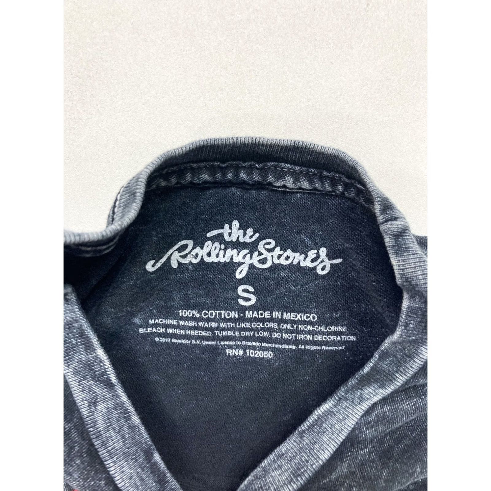 Vintage VINTAGE The Rolling Stones Graphic T-shirt Women Small Black Acid Wash Music Size S / US 4 / IT 40 - 4 Thumbnail
