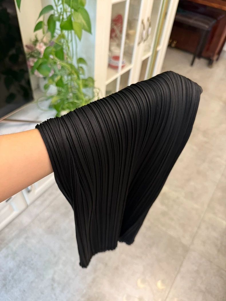 Issey Miyake Issey Miyake size:2 Black pleated trousers Size 31" - 8 Thumbnail