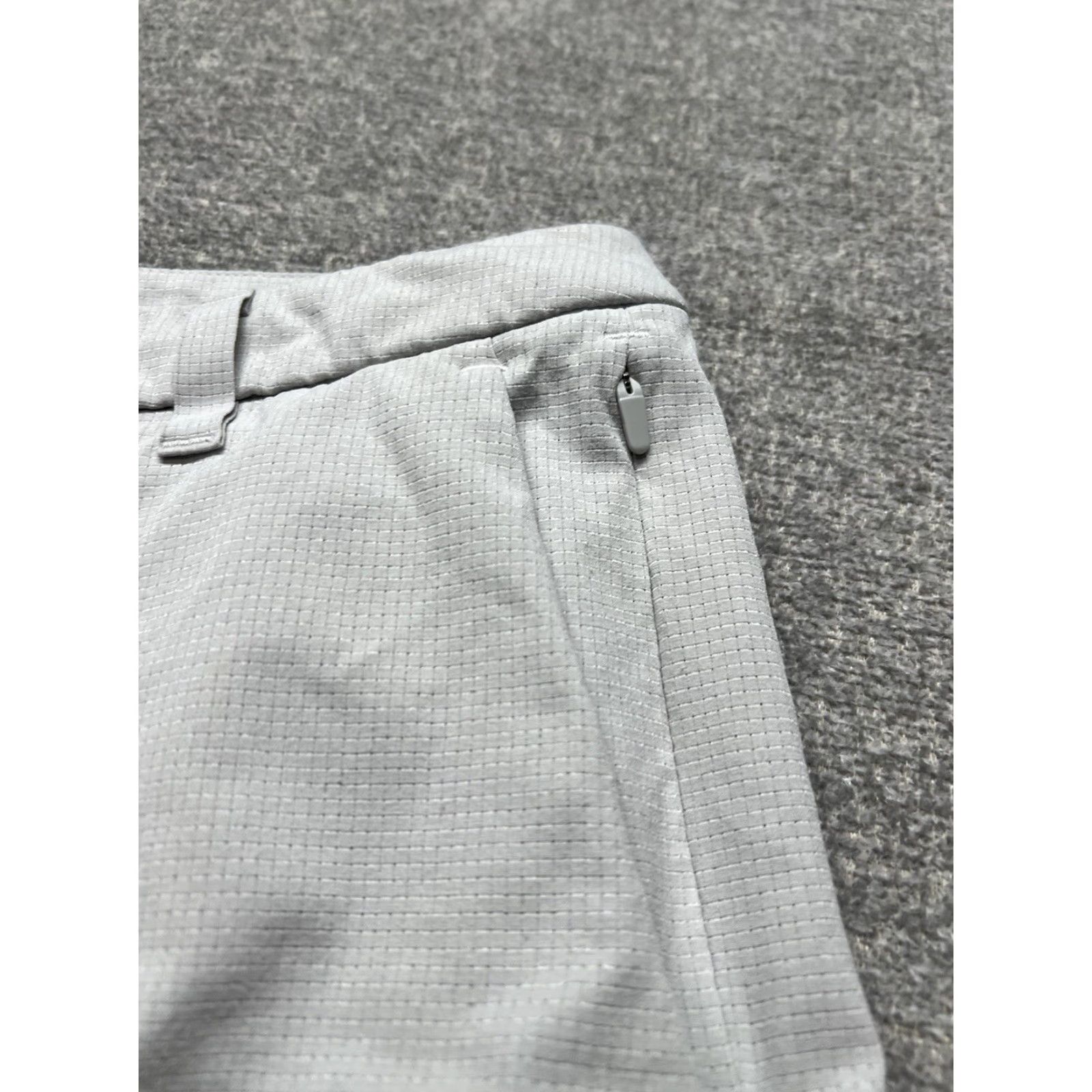 Lululemon Lululemon Mens 30 Commission Shorts 9” Inseam Gray Khaki Classic Fit Size US 30 / EU 46 - 7 Thumbnail