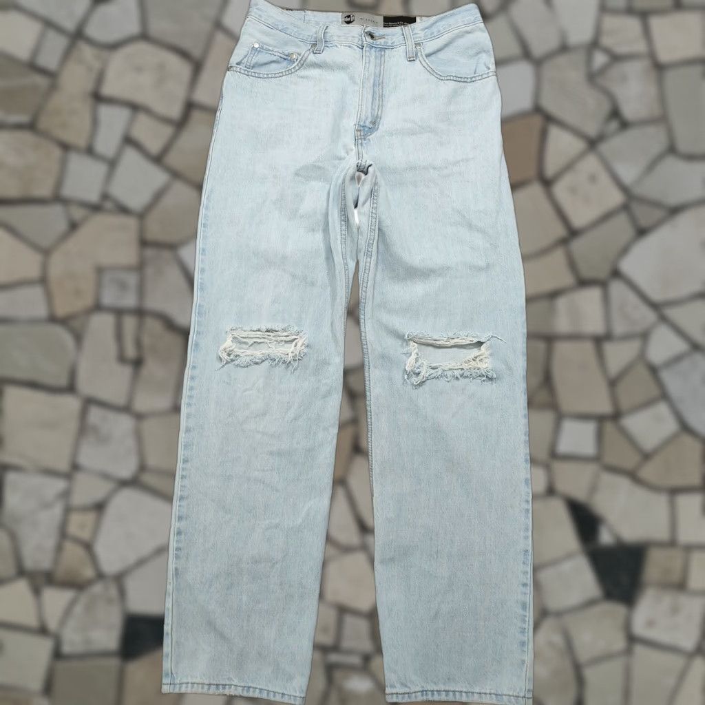 Denime Levis Jeans SilverTab 94 Baggy Blue Denim Light Distressed Womens 28 X 31 Inseam Size 28" / US 6 / IT 42 - 1 Thumbnail
